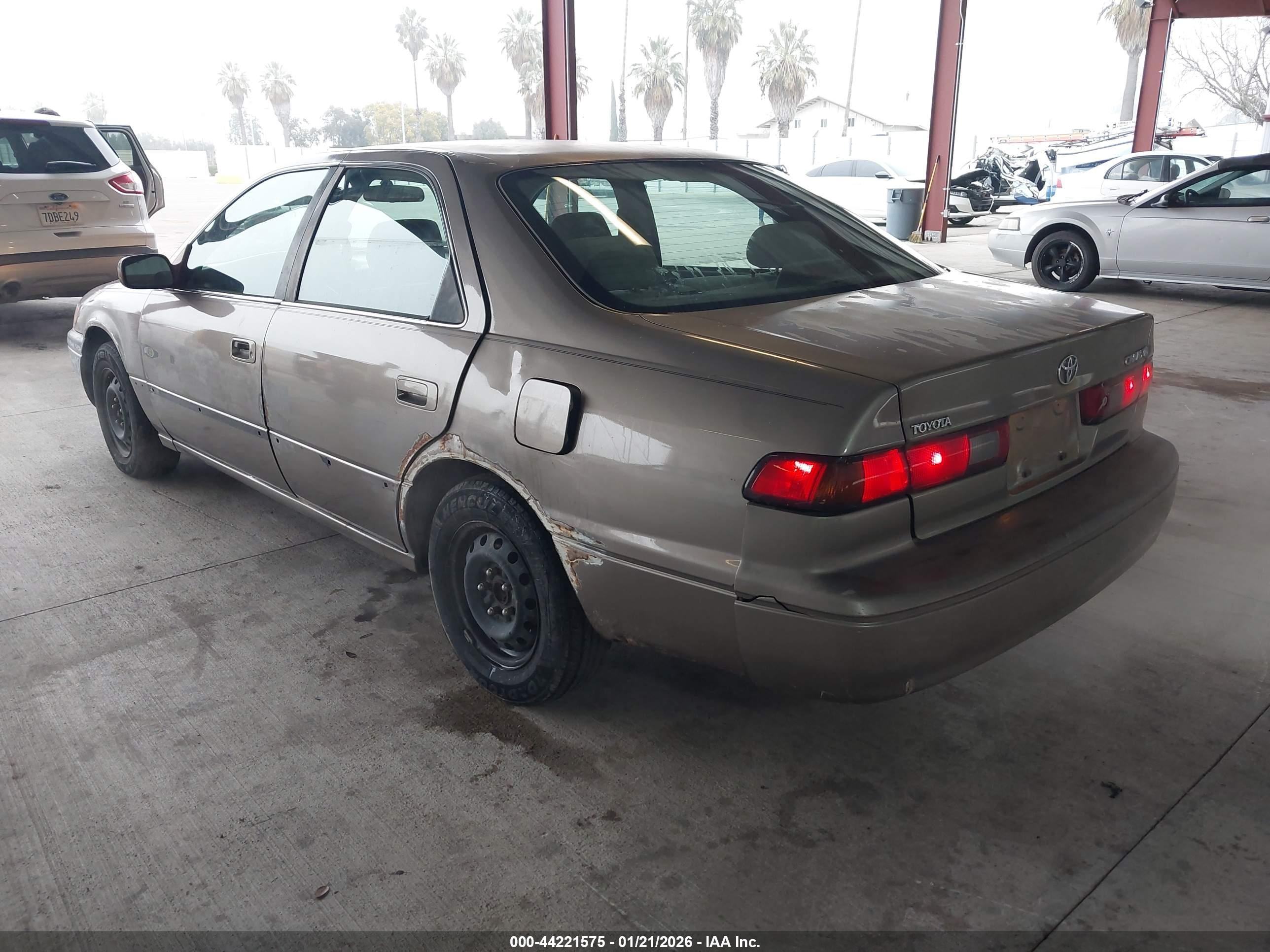 TOYOTA CAMRY image 3