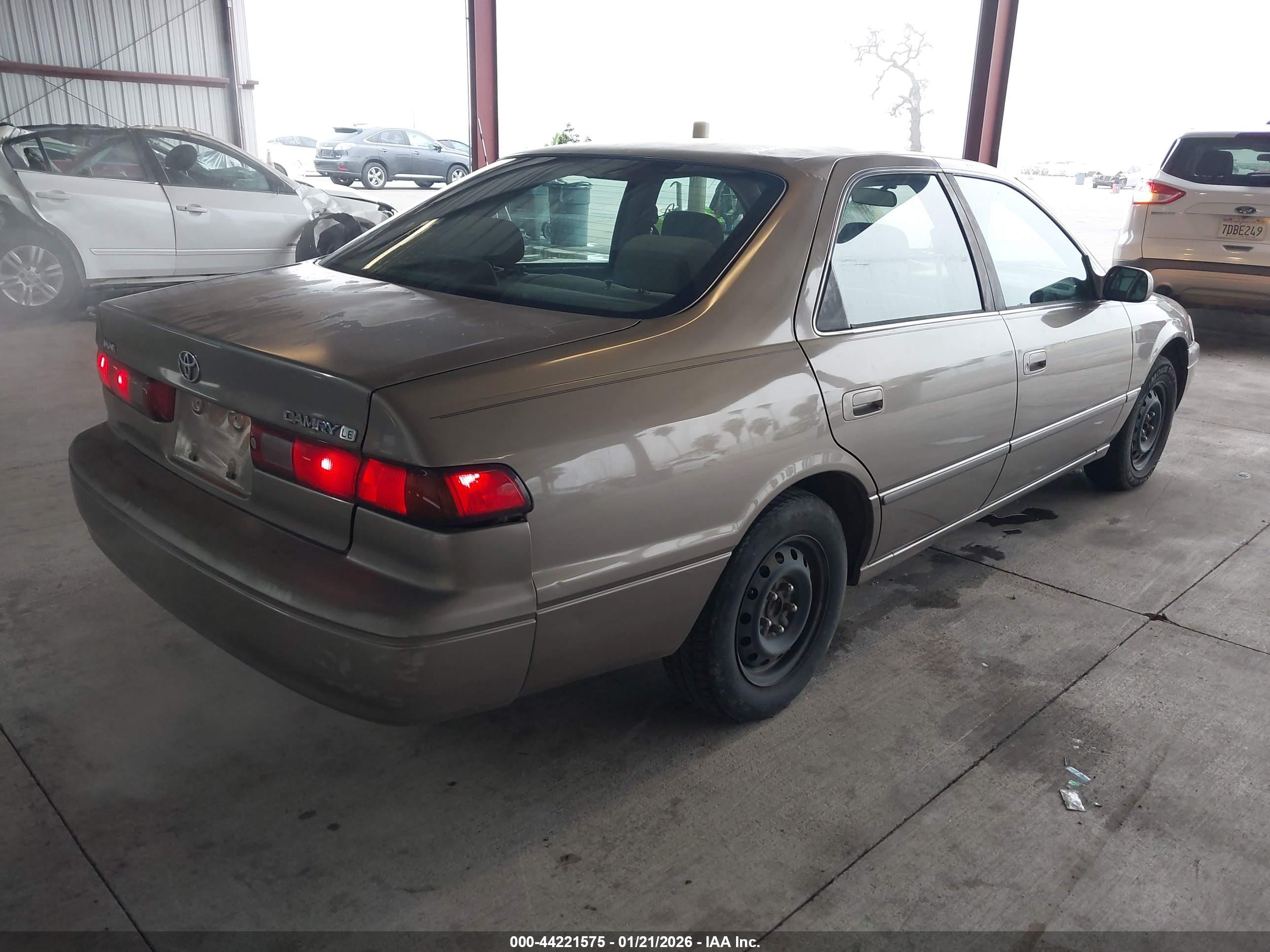 TOYOTA CAMRY image 4