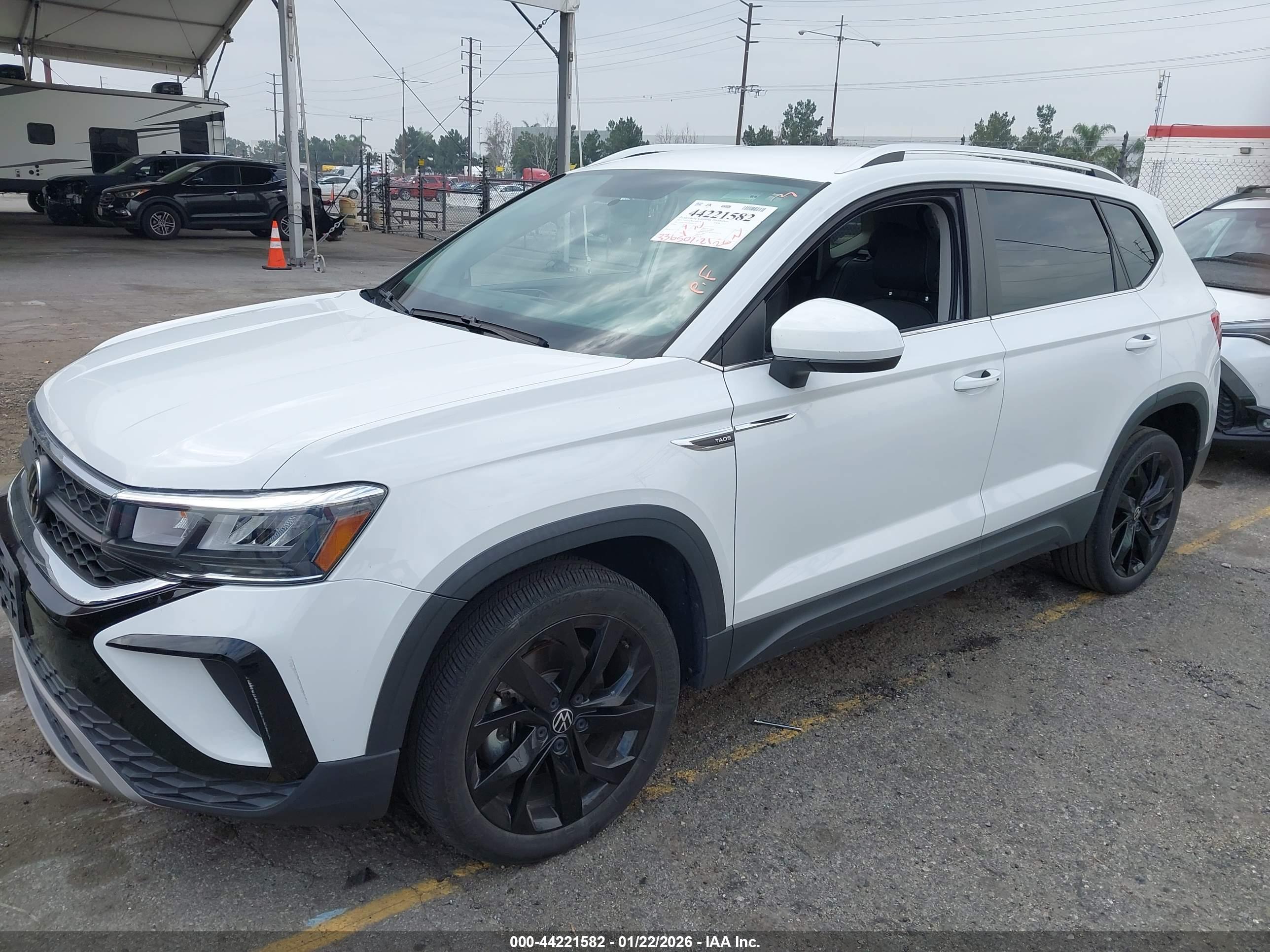 VOLKSWAGEN TAOS image 2