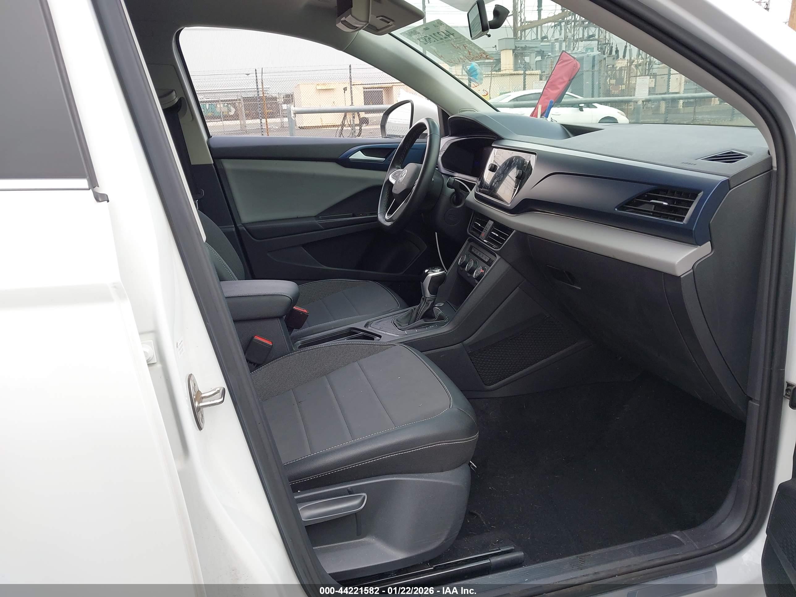 VOLKSWAGEN TAOS image 5