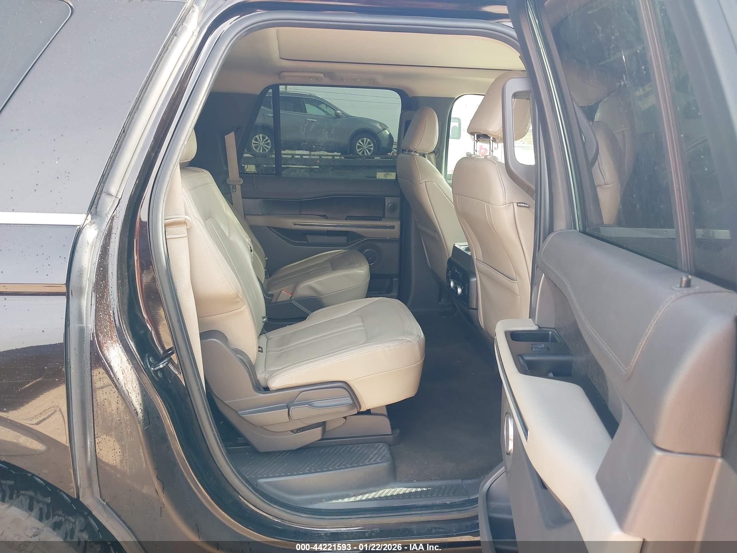 FORD EXPEDITION image 8