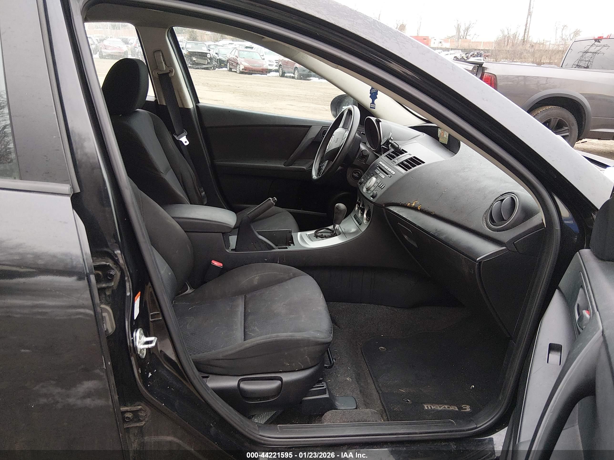 MAZDA MAZDA3 image 5
