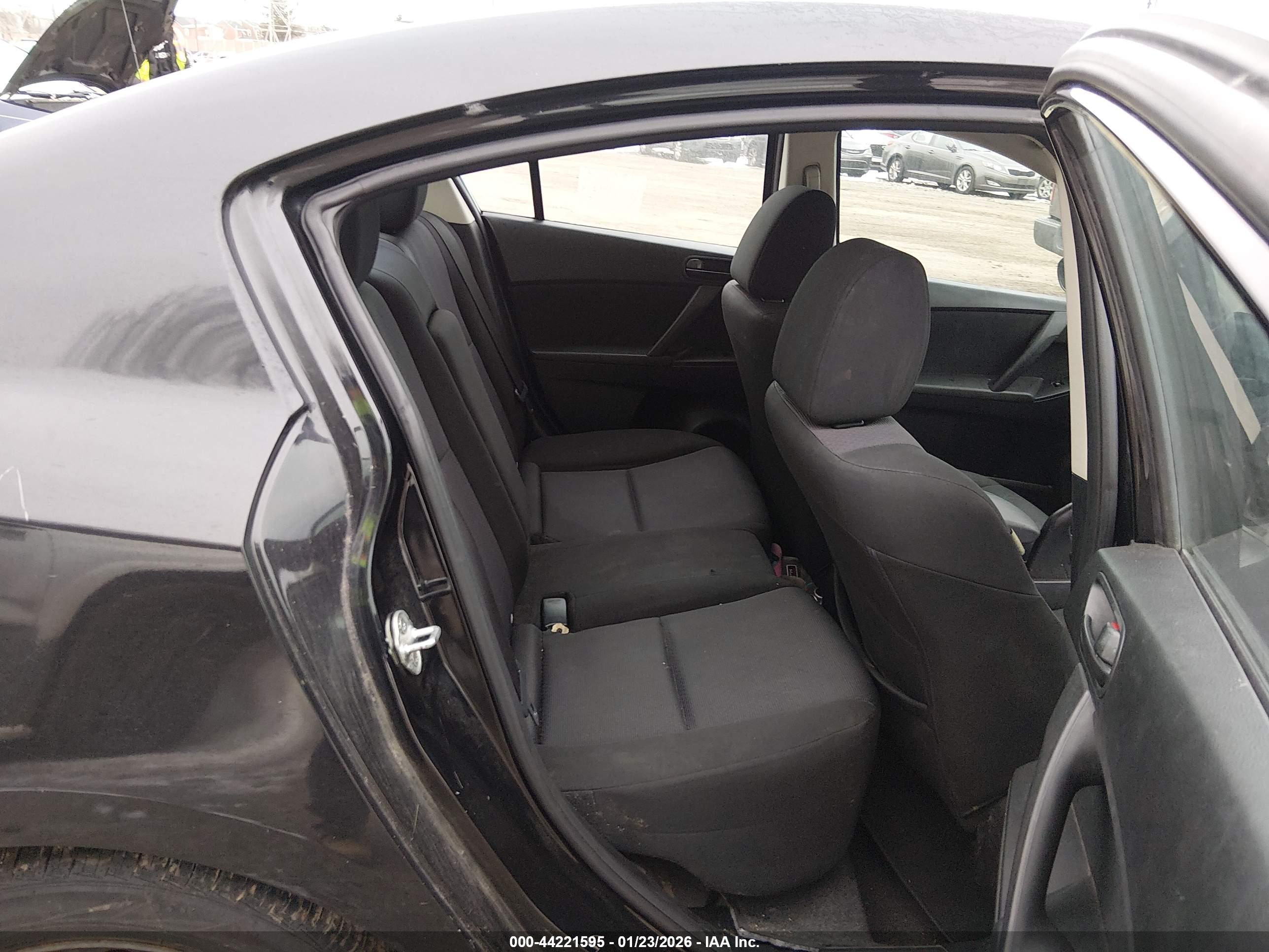 MAZDA MAZDA3 image 8