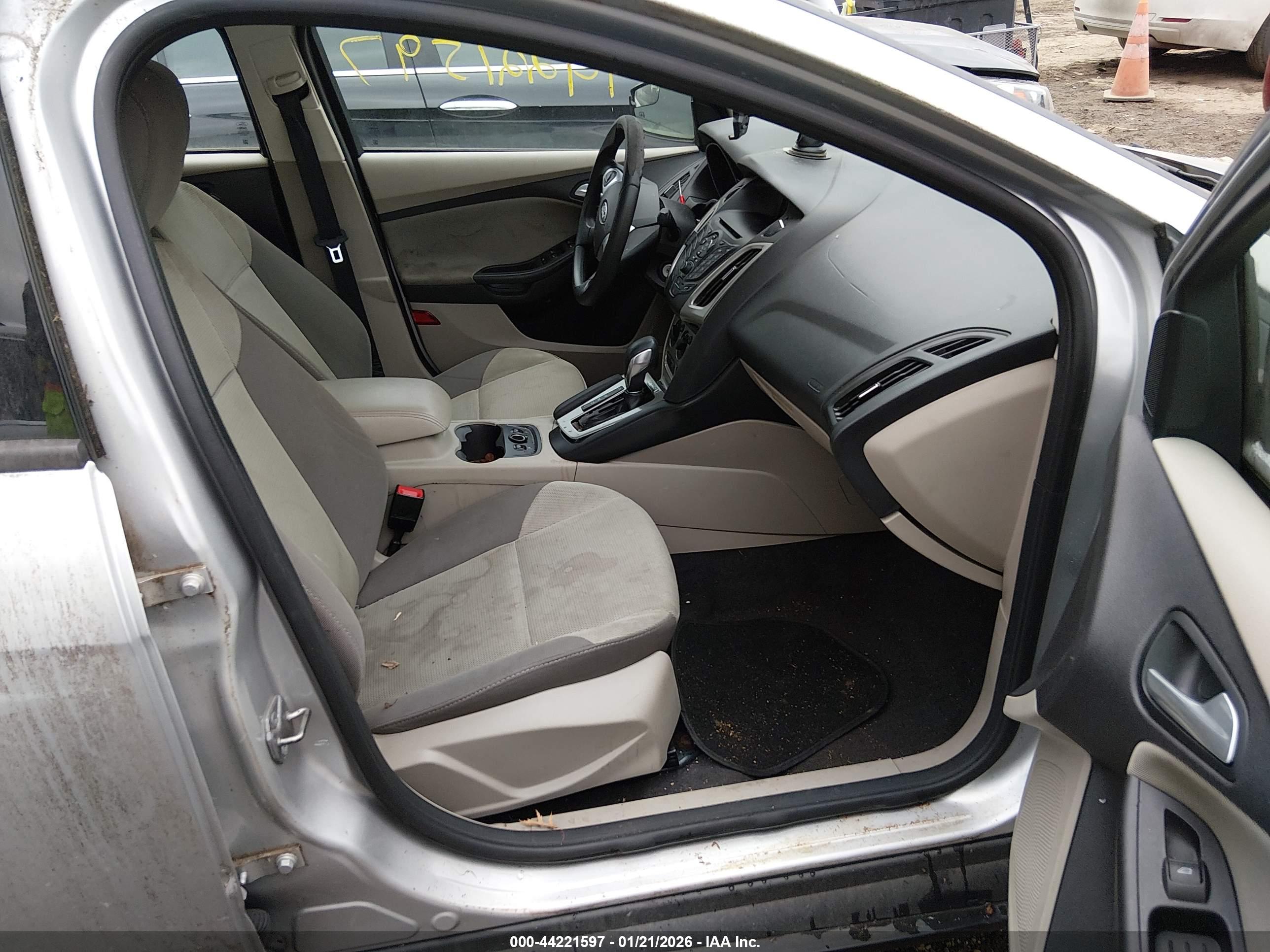 FORD FOCUS image 5