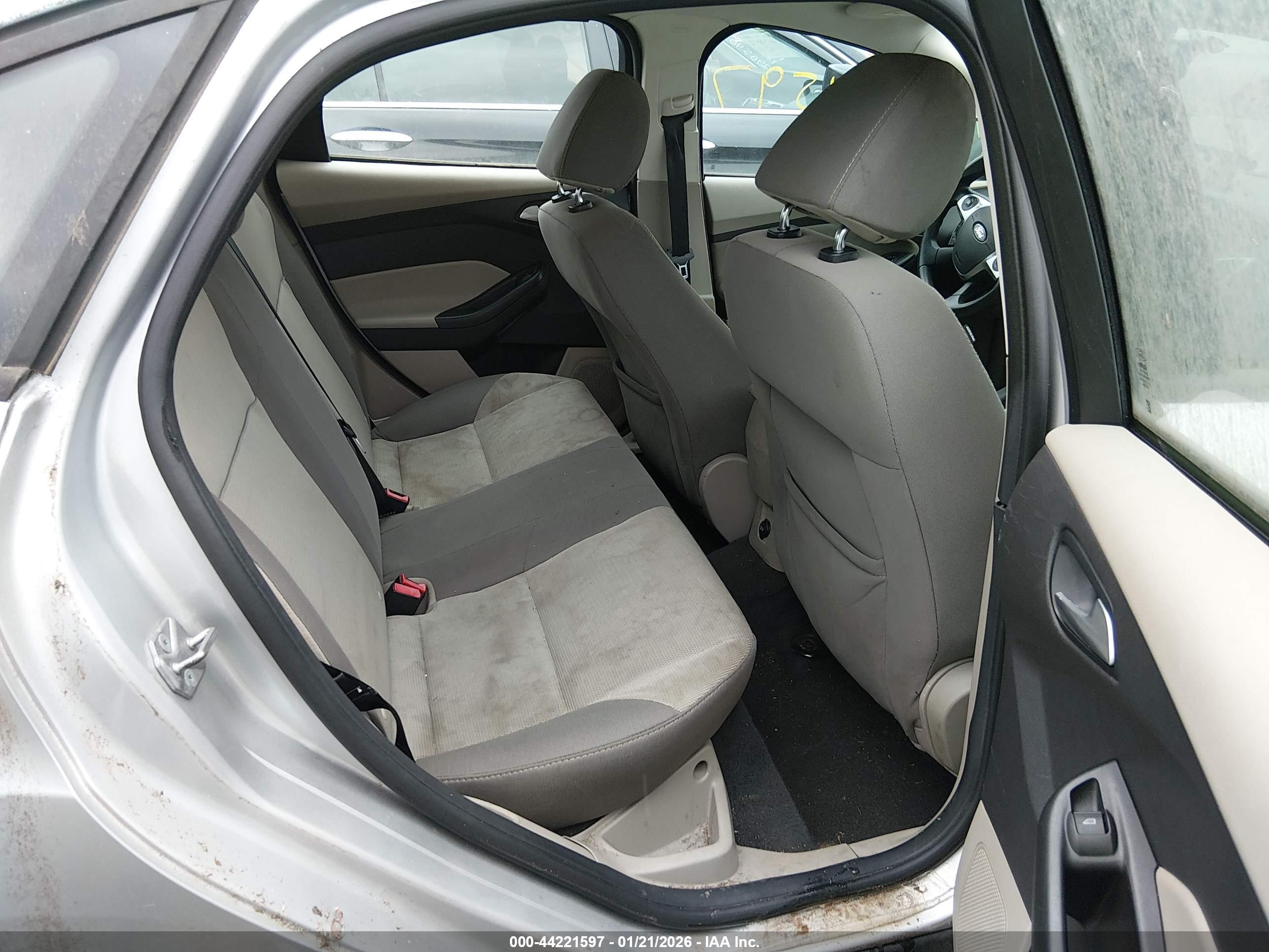 FORD FOCUS image 8