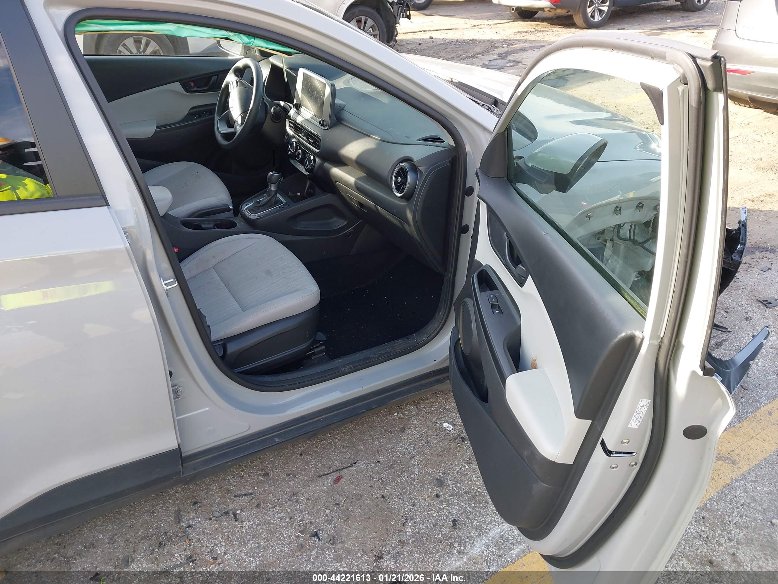 HYUNDAI KONA image 5