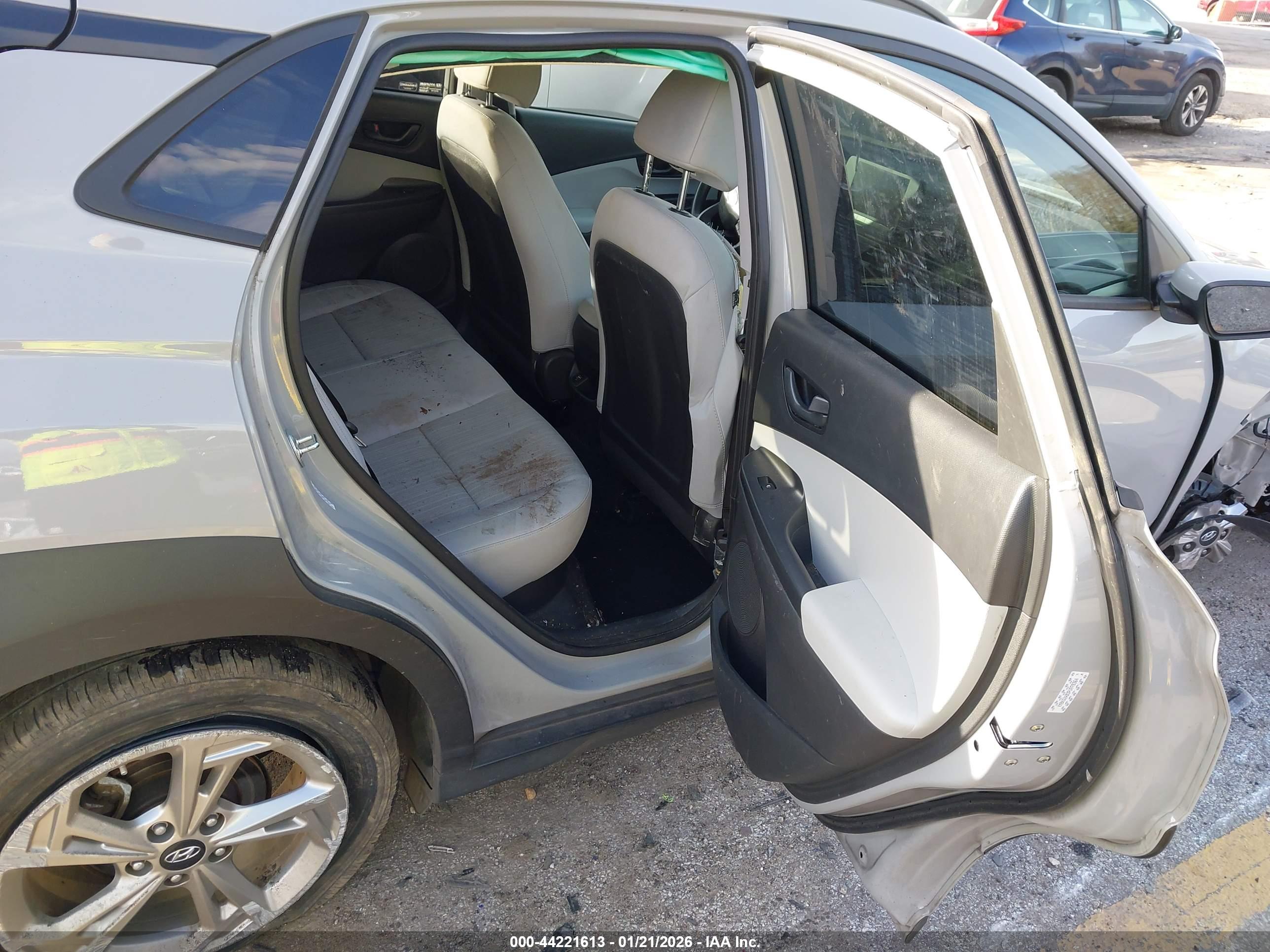 HYUNDAI KONA image 8