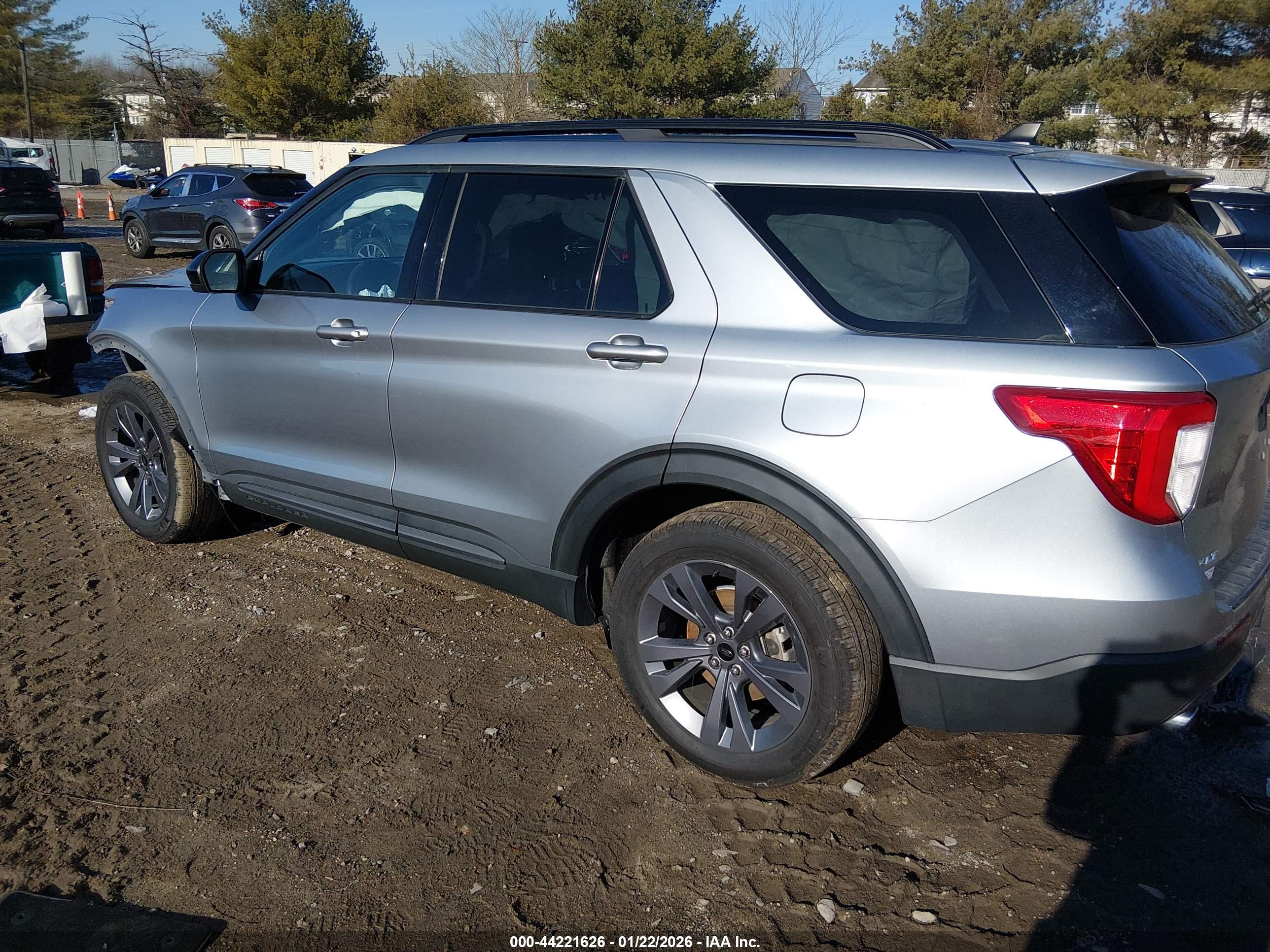 FORD EXPLORER image 3