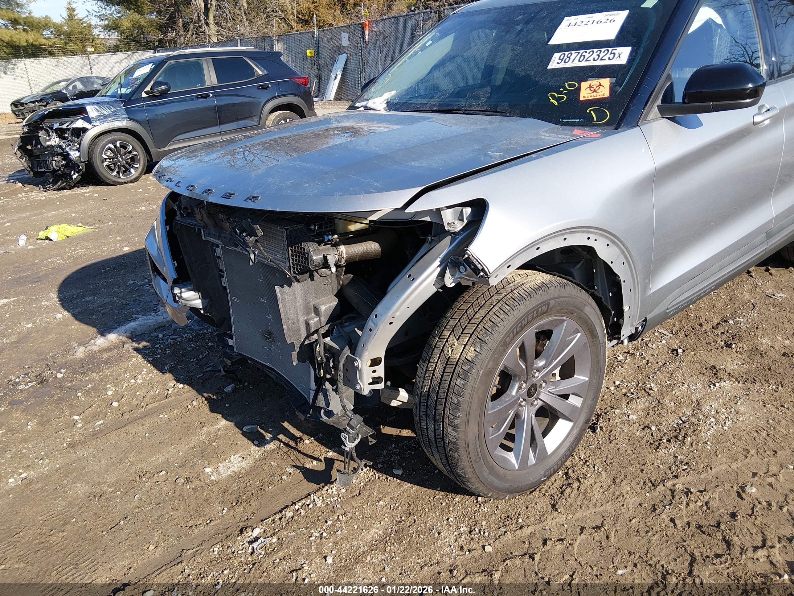 FORD EXPLORER image 6