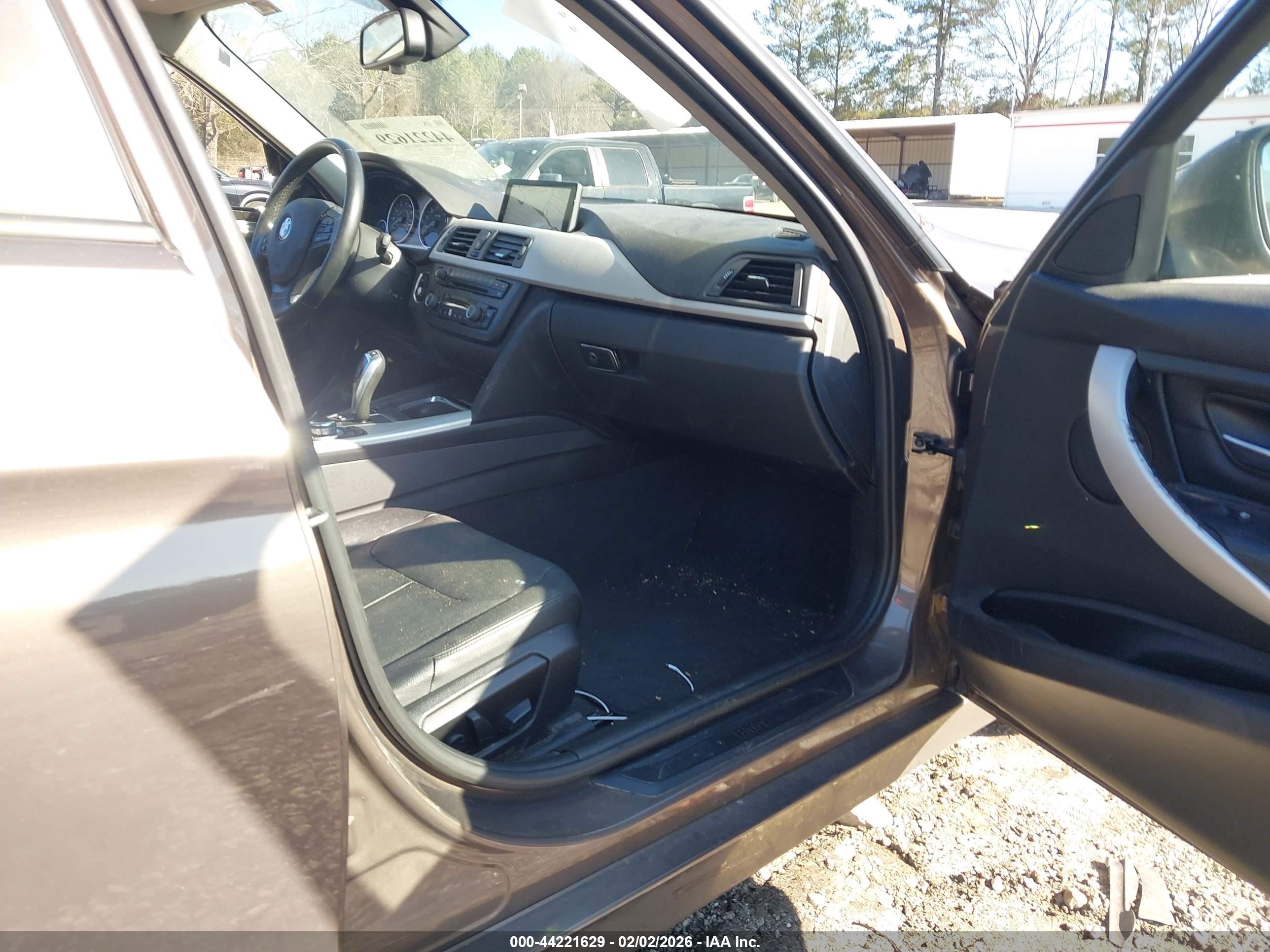 BMW 328I image 5