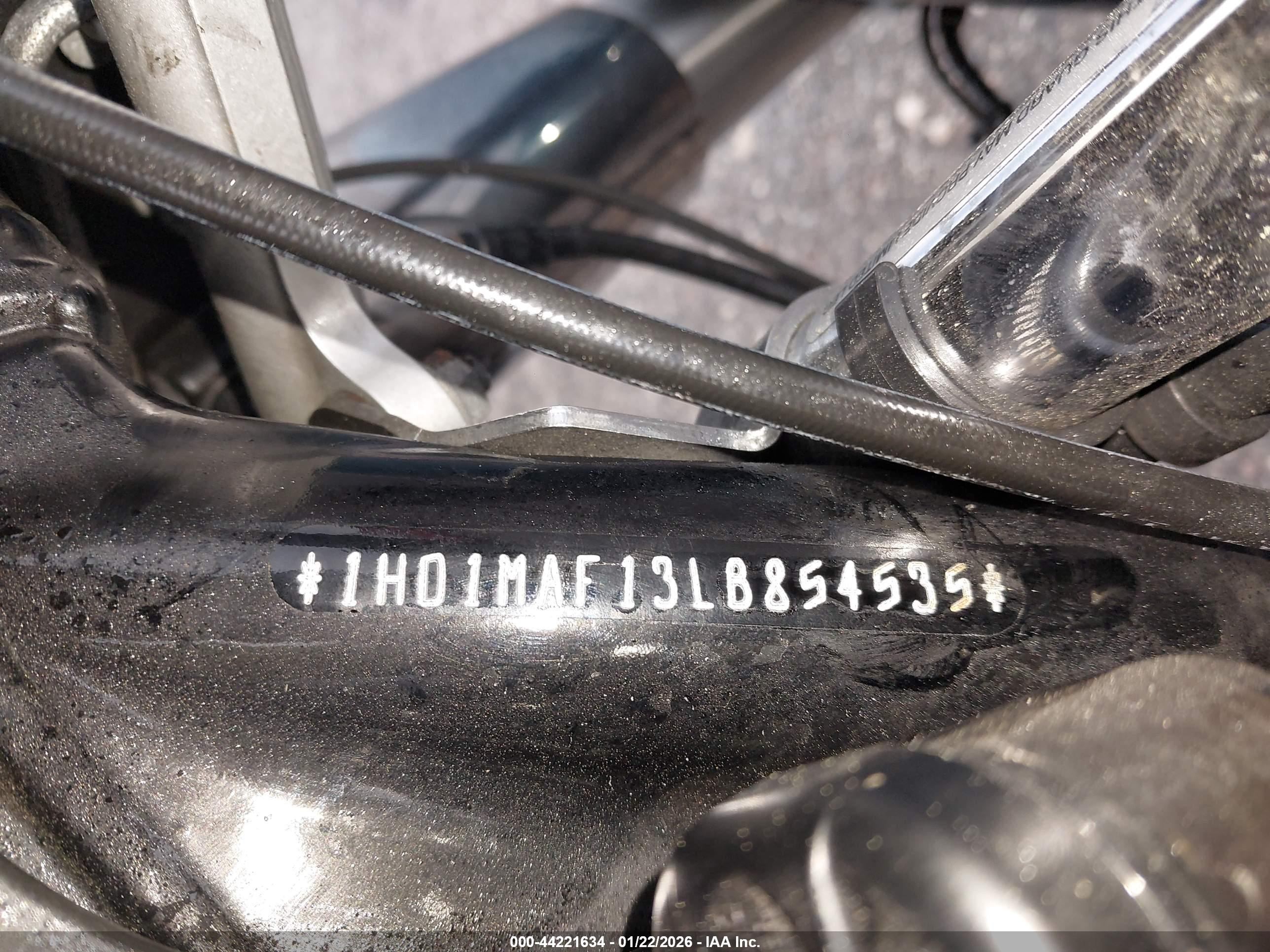 HARLEY-DAVIDSON FLHTCUTG image 10