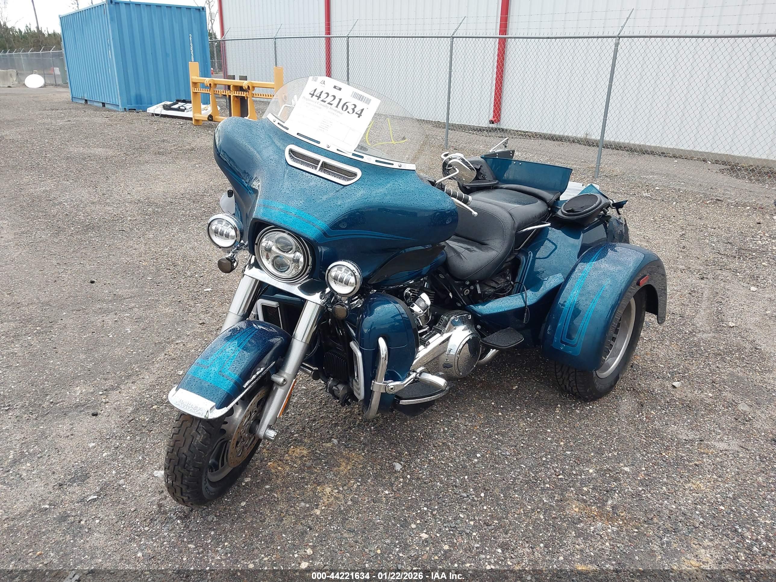 HARLEY-DAVIDSON FLHTCUTG image 2