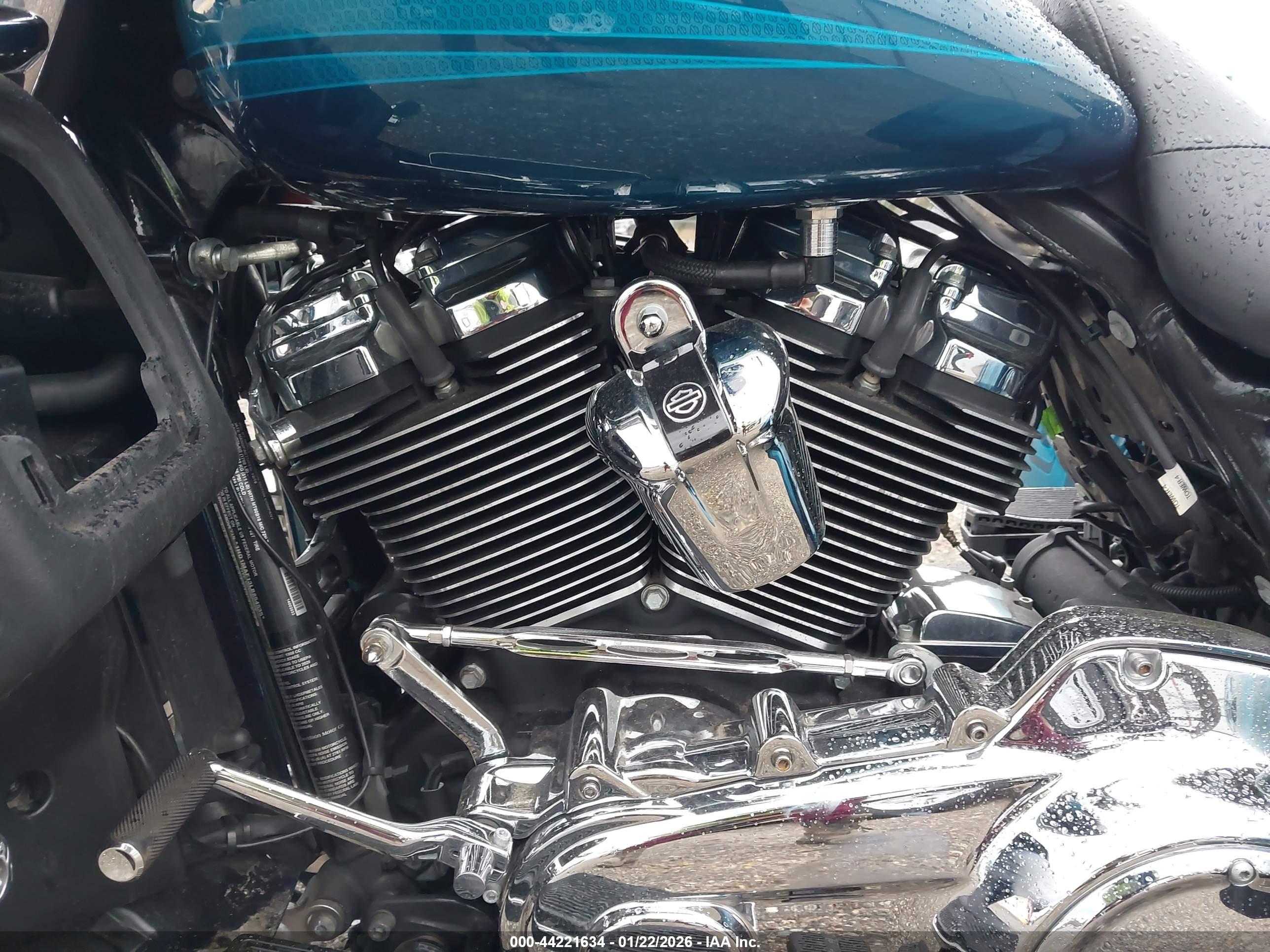 HARLEY-DAVIDSON FLHTCUTG image 9