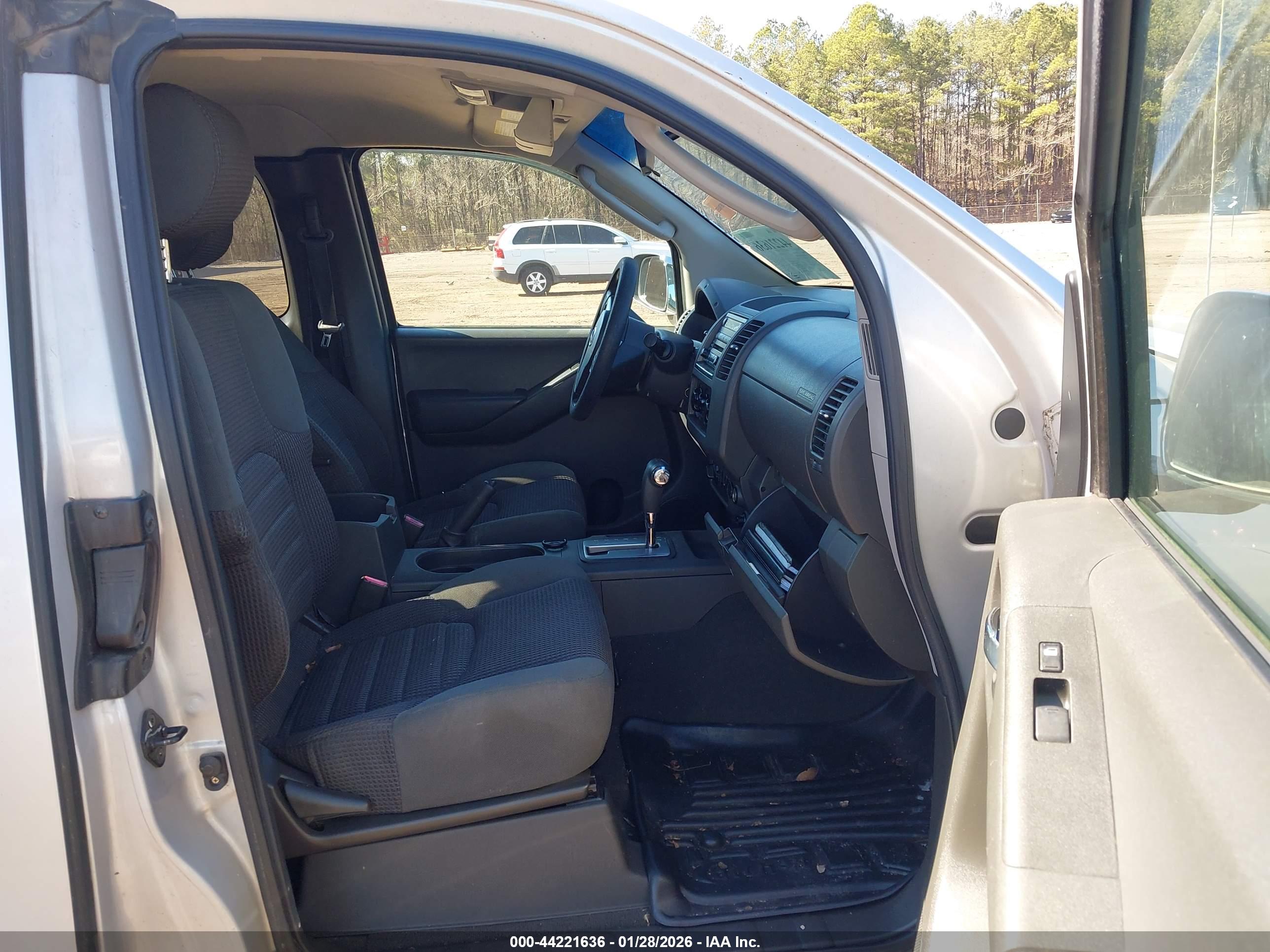 NISSAN FRONTIER image 5
