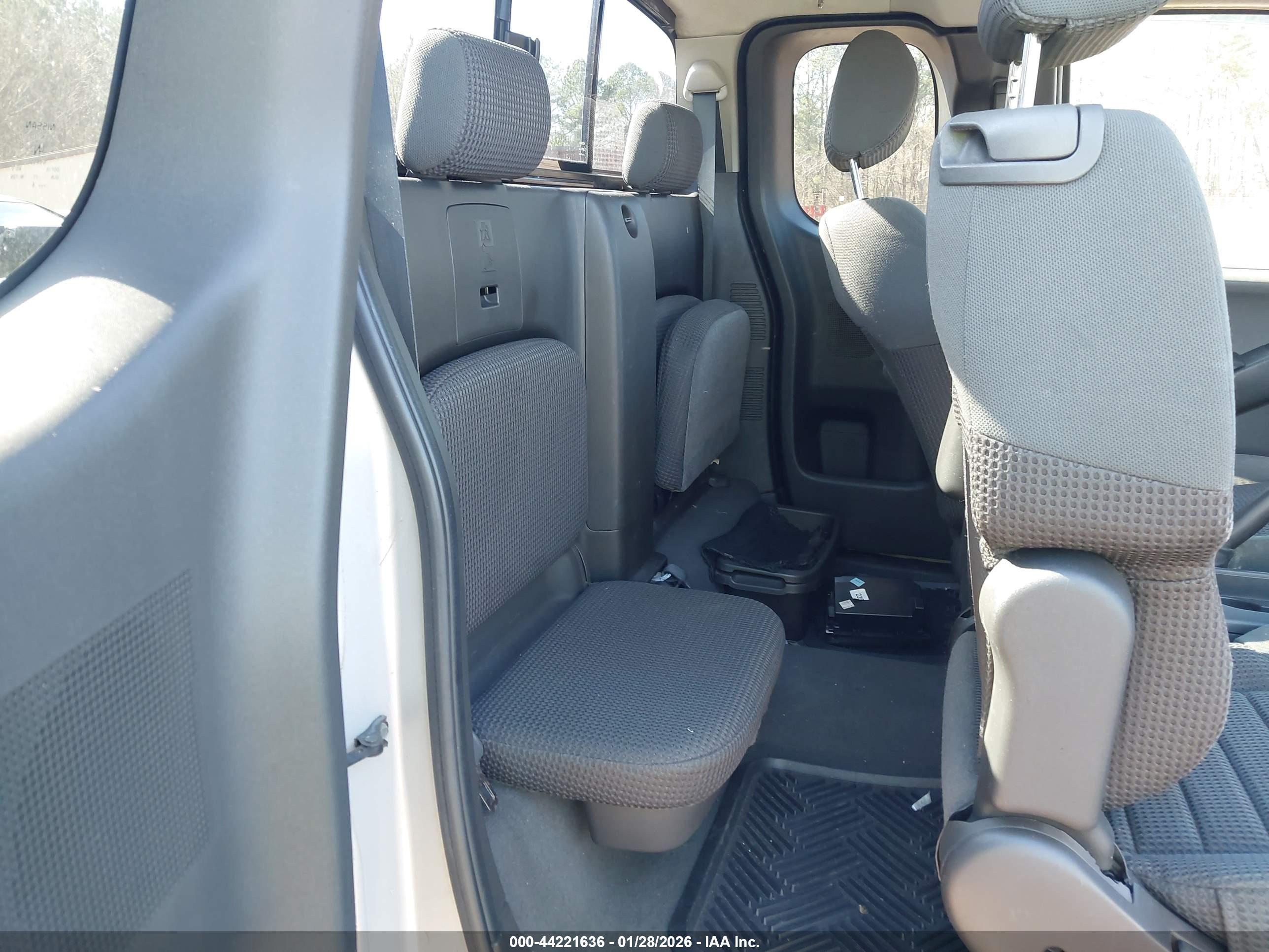 NISSAN FRONTIER image 8