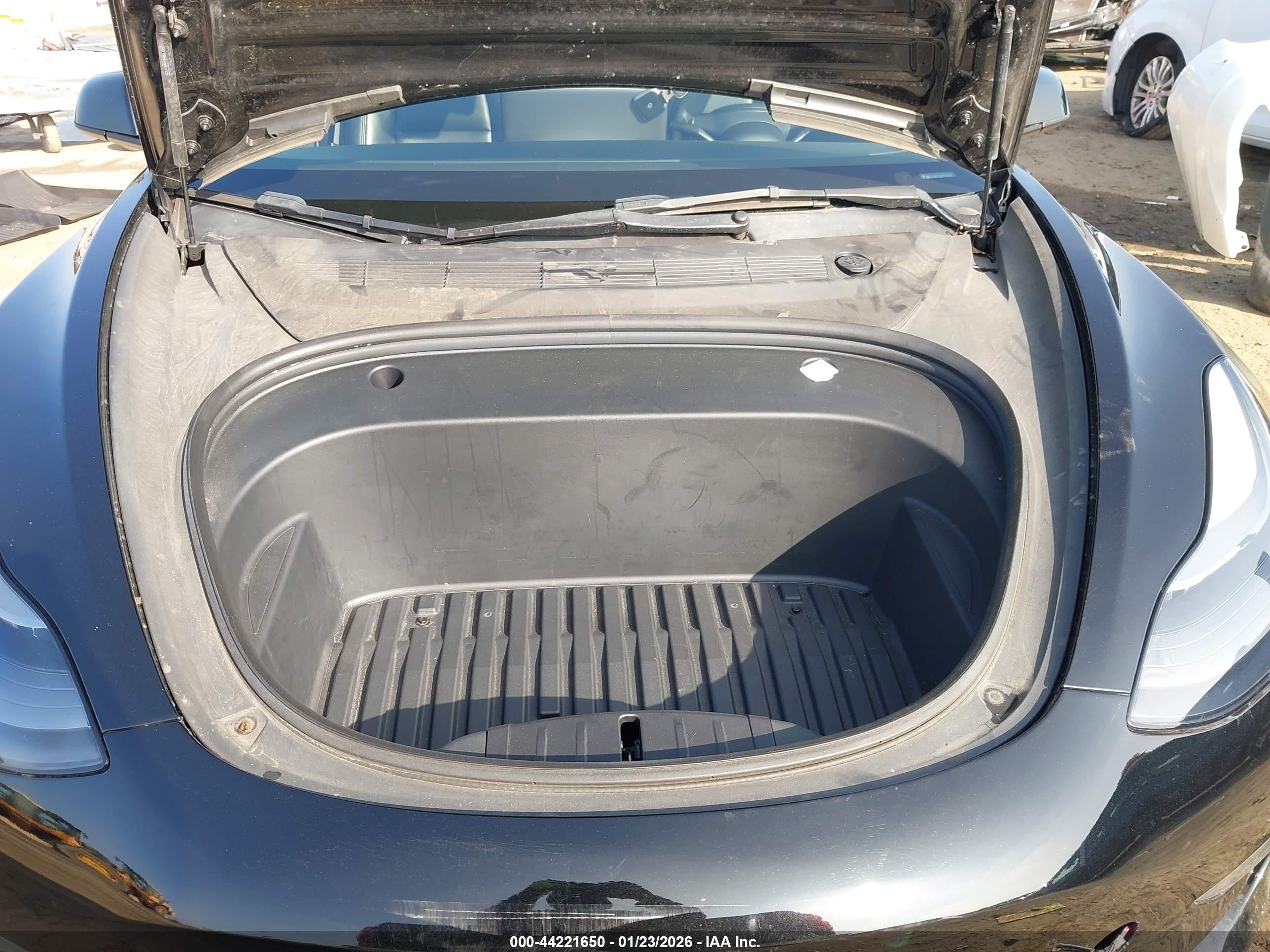 TESLA MODEL image 10