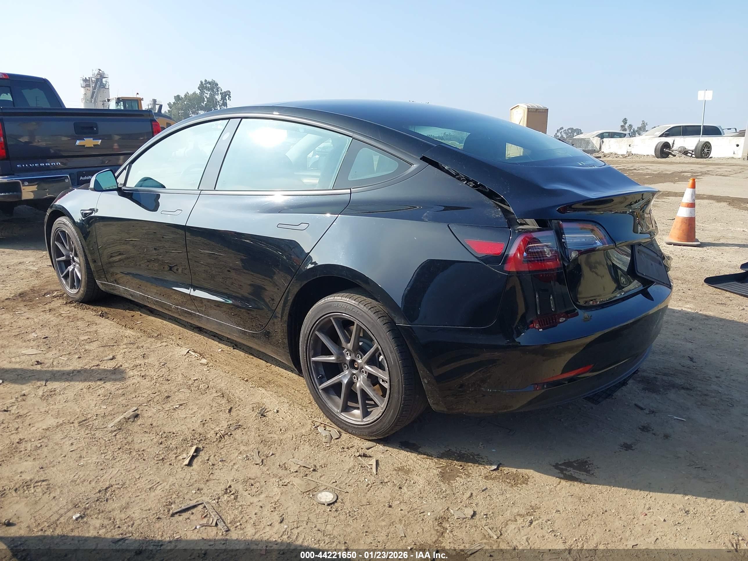 TESLA MODEL image 3