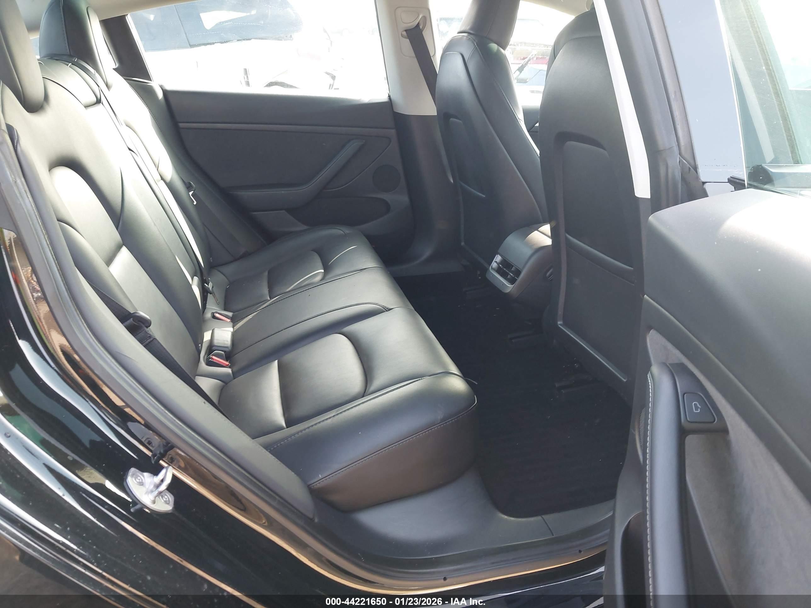 TESLA MODEL image 8