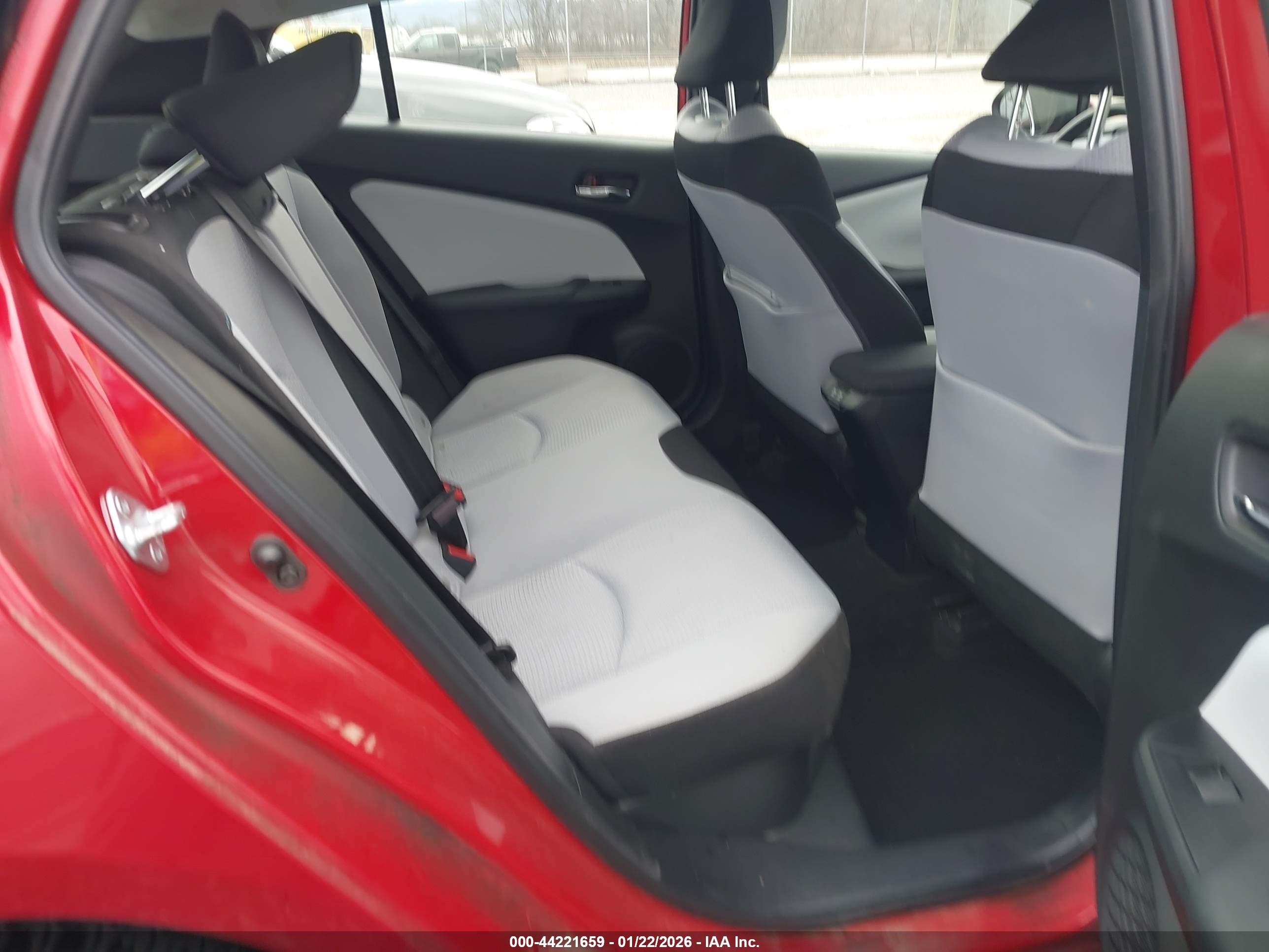 TOYOTA PRIUS image 8