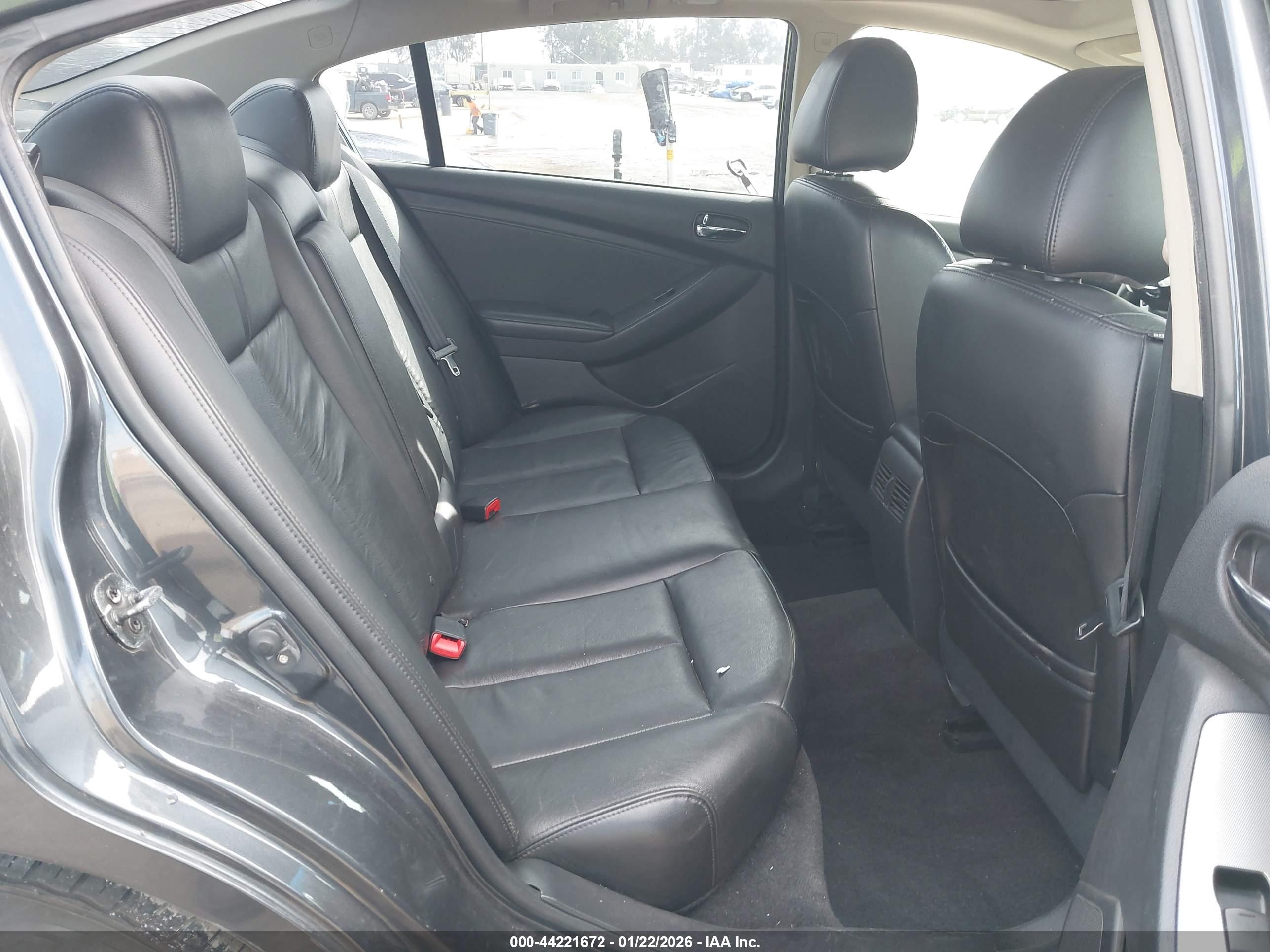 NISSAN ALTIMA image 8