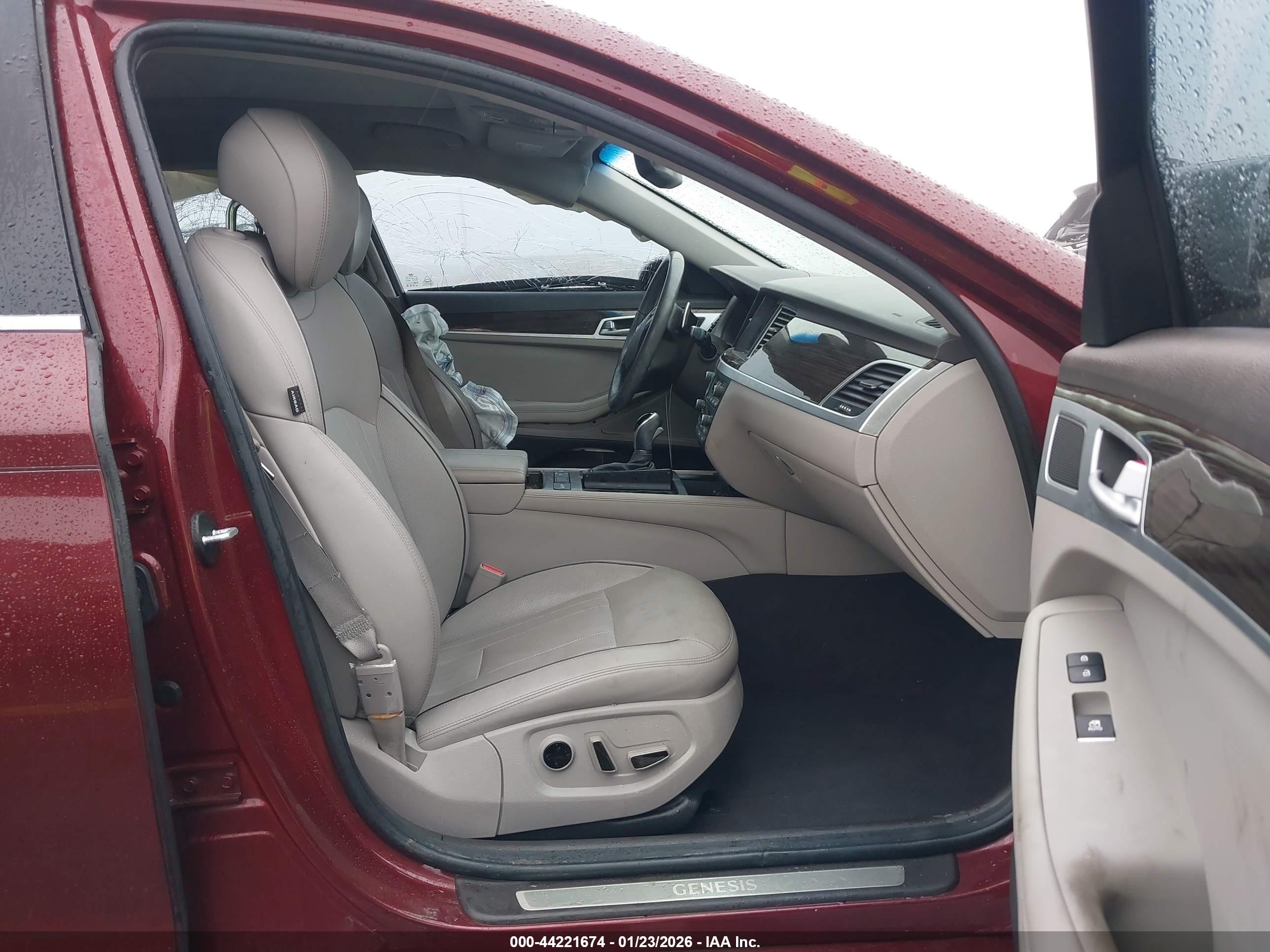 HYUNDAI GENESIS image 5