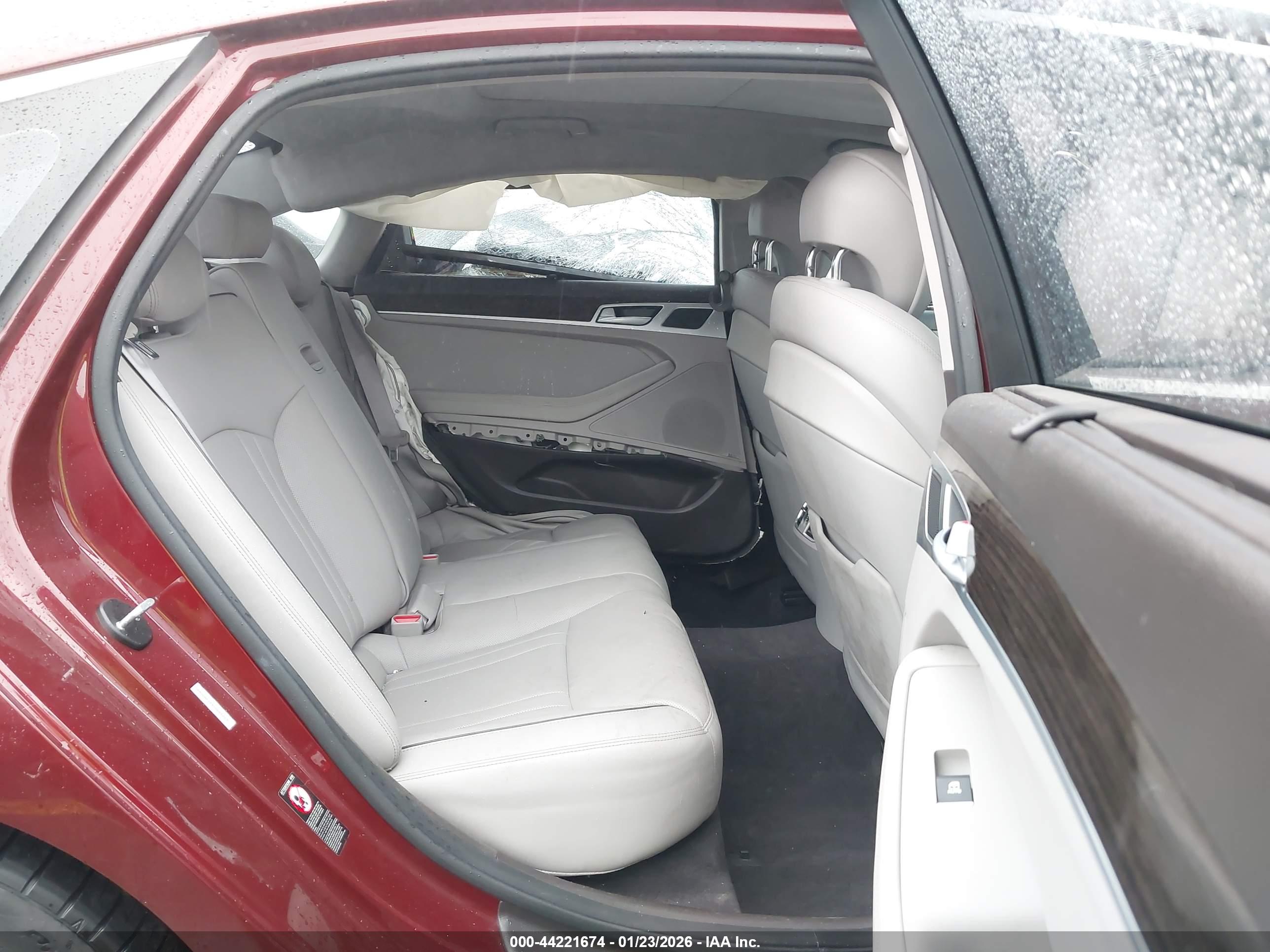 HYUNDAI GENESIS image 8
