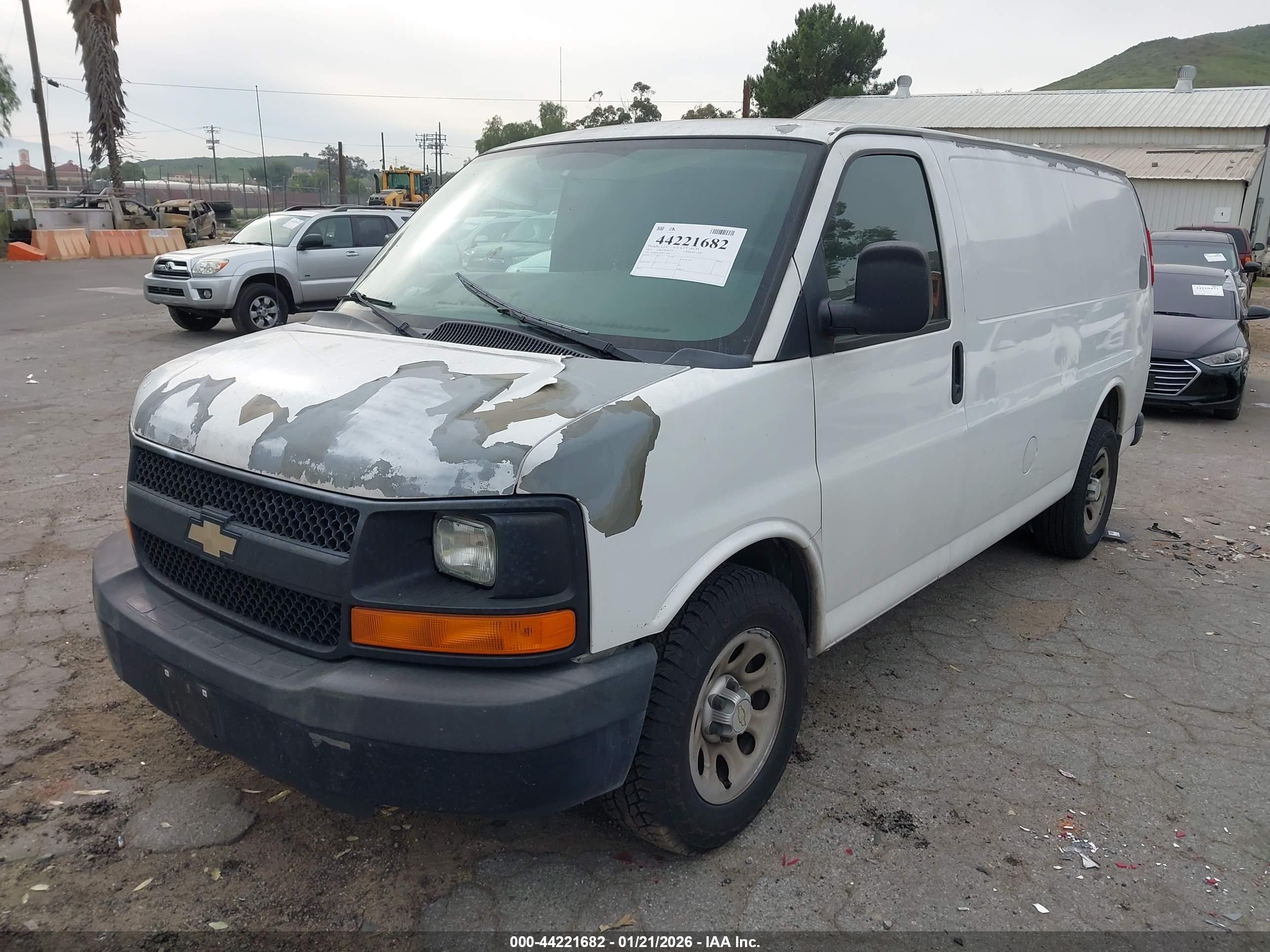 CHEVROLET EXPRESS image 2