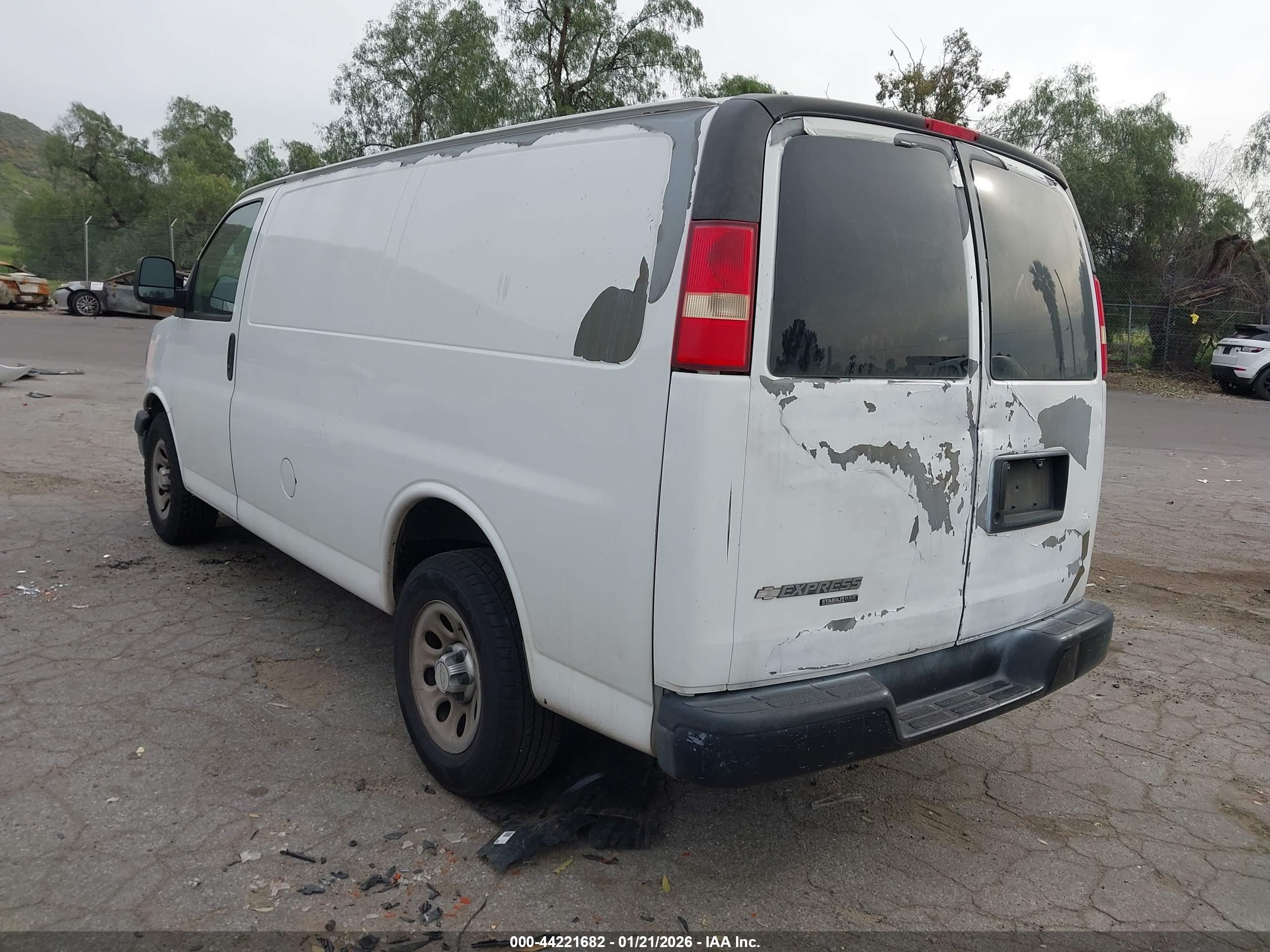 CHEVROLET EXPRESS image 3