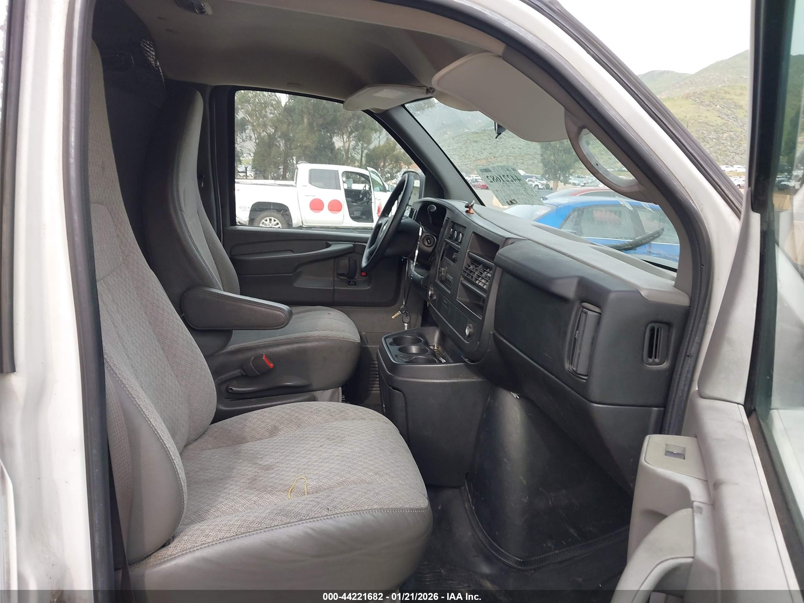 CHEVROLET EXPRESS image 5