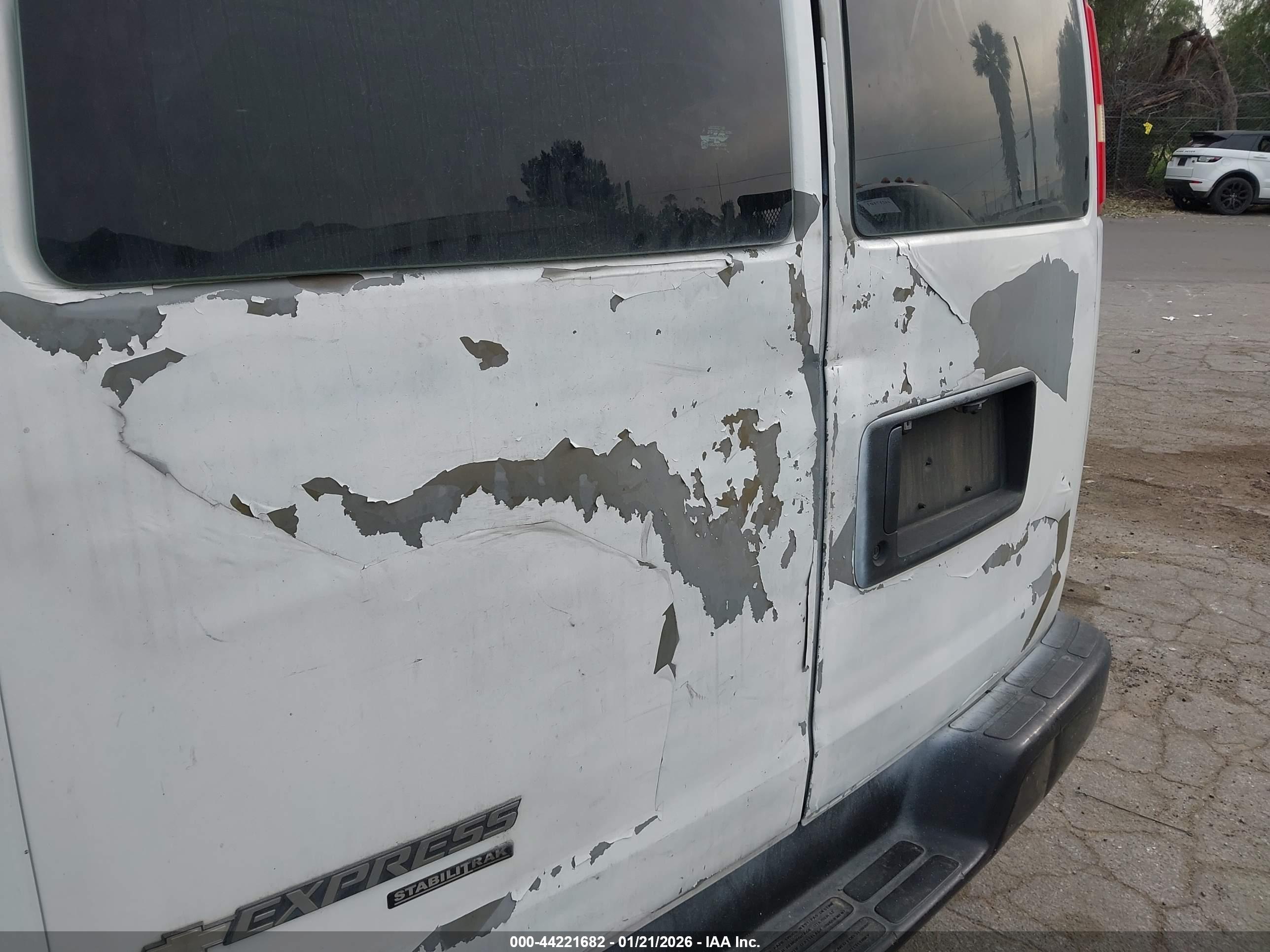 CHEVROLET EXPRESS image 6