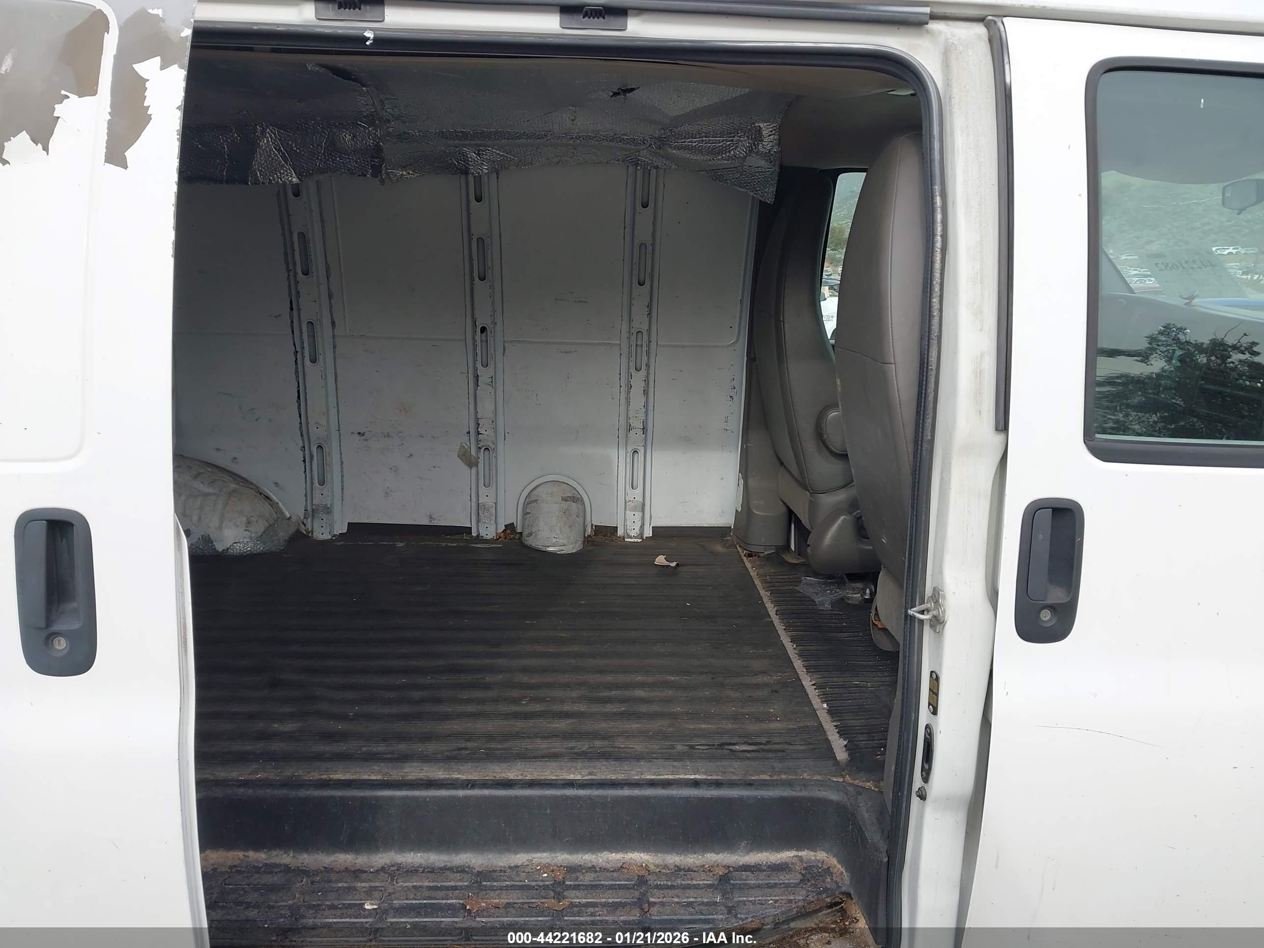 CHEVROLET EXPRESS image 8