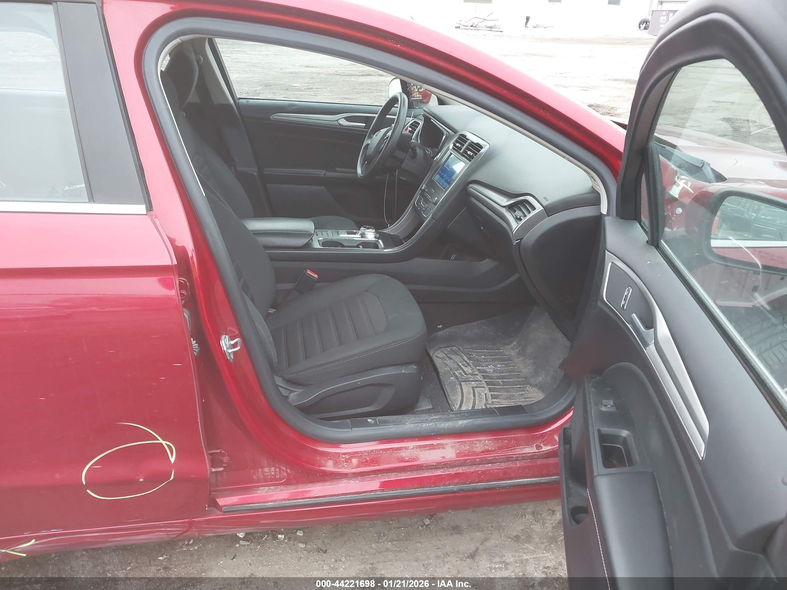 FORD FUSION image 5