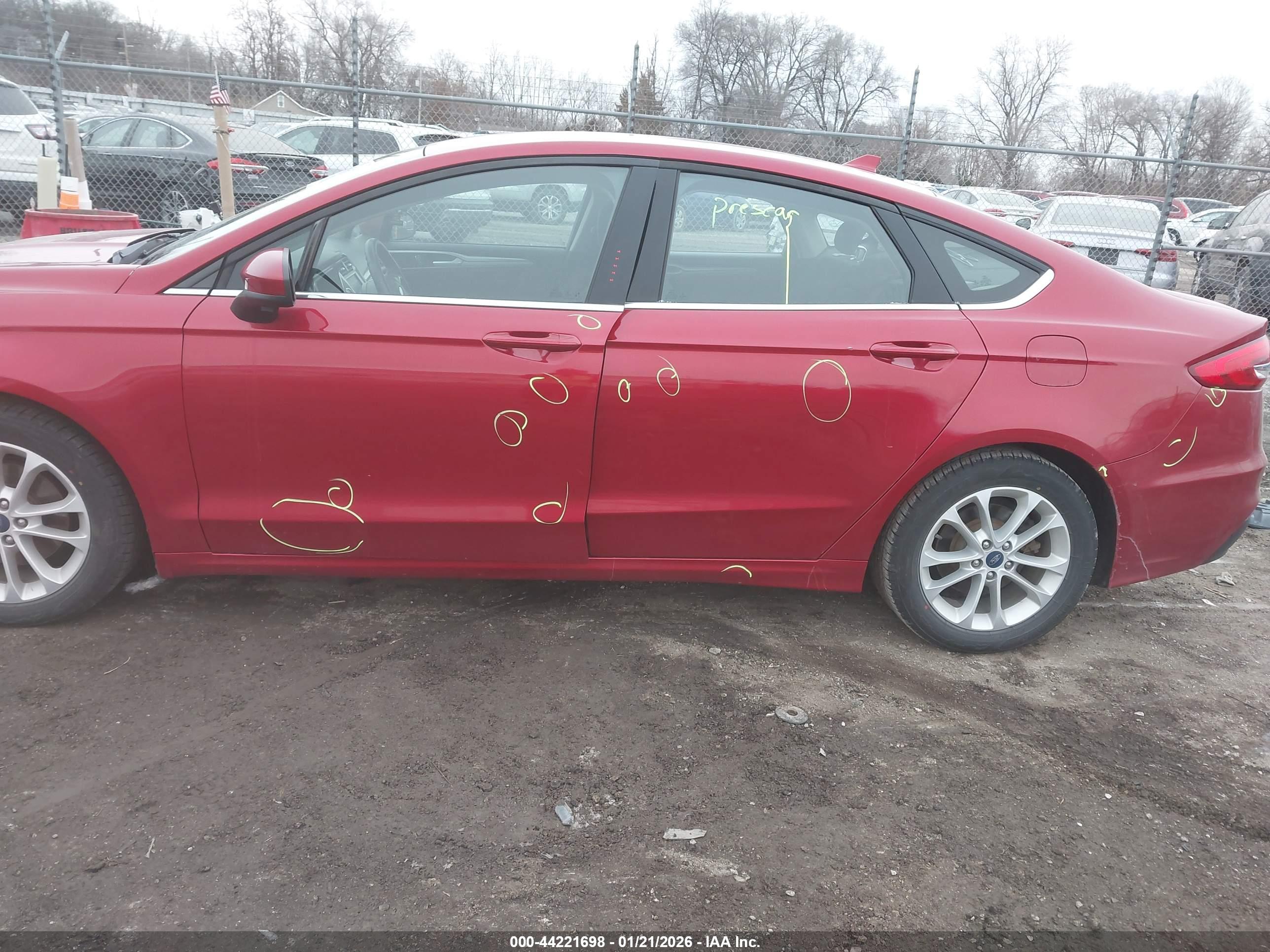 FORD FUSION image 6