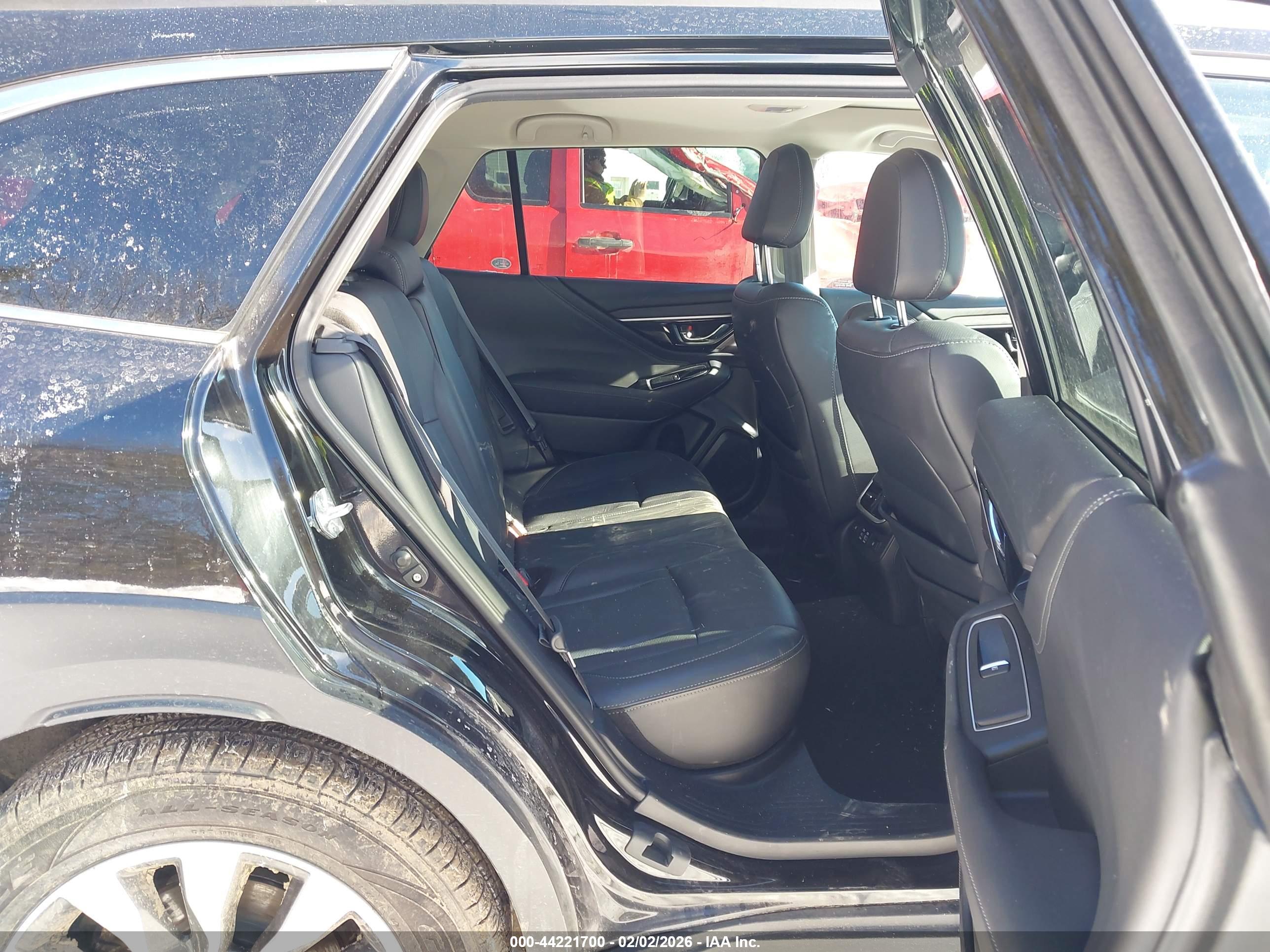 SUBARU OUTBACK image 8