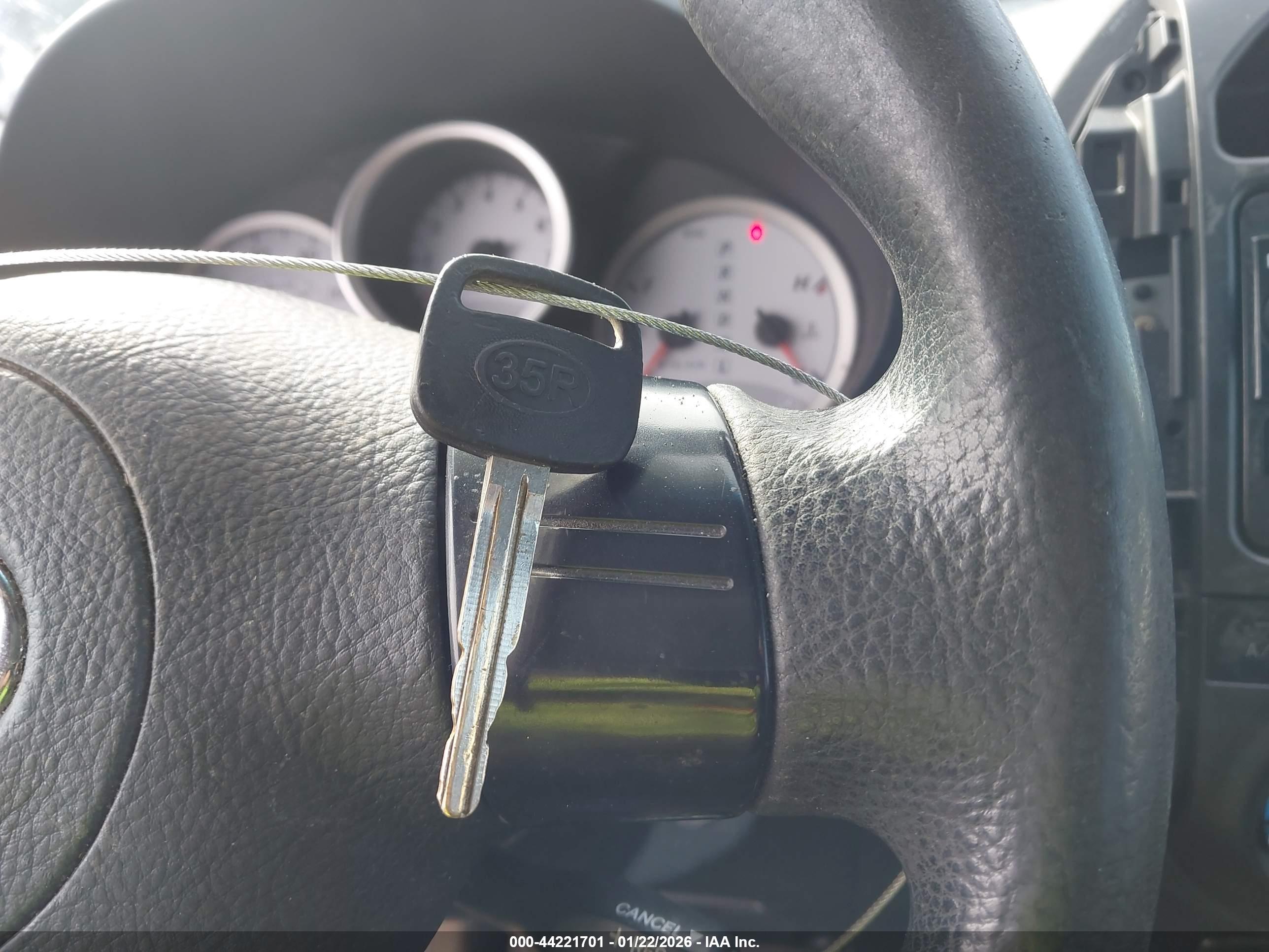 TOYOTA RAV4 image 11