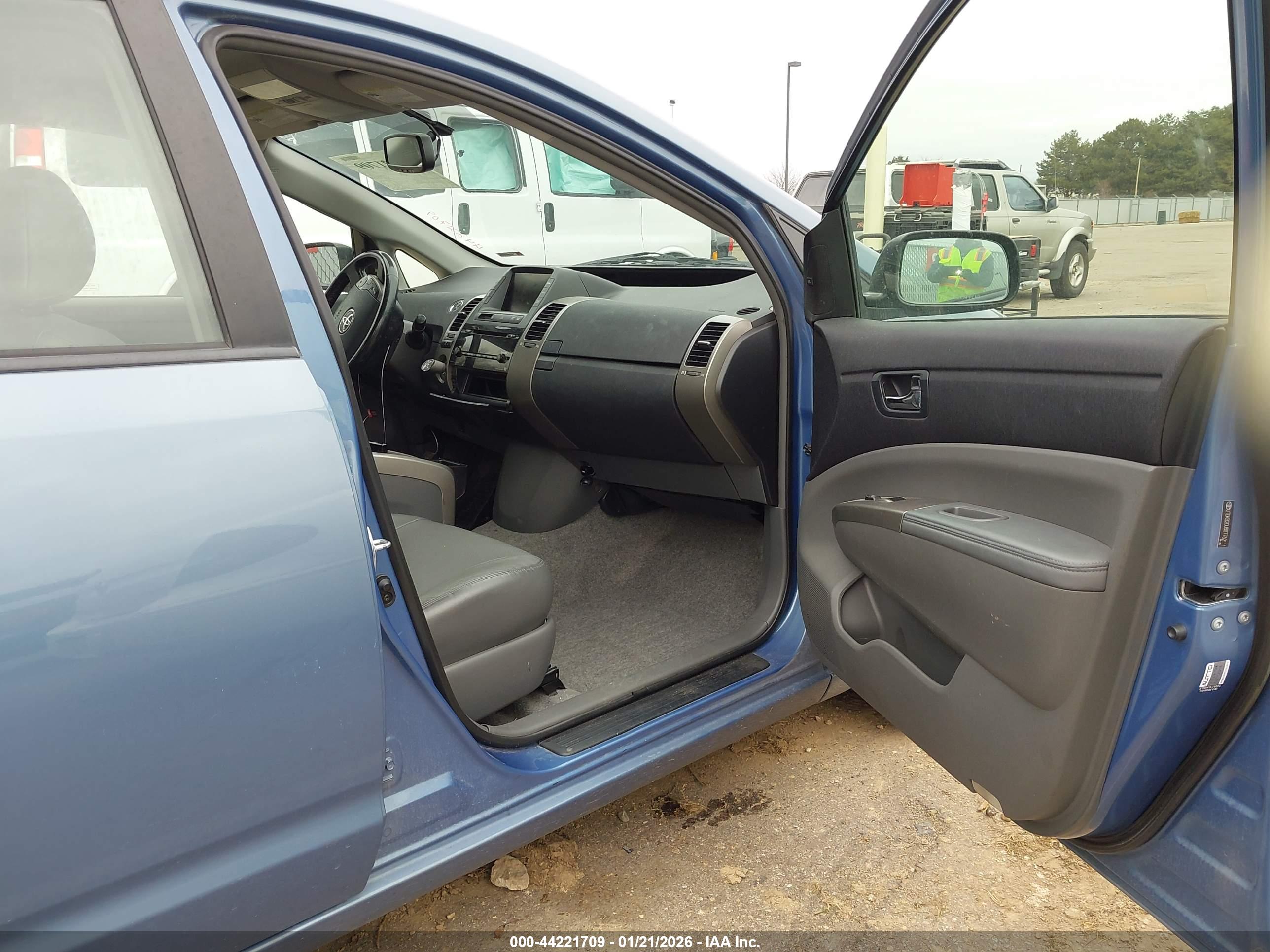 TOYOTA PRIUS image 5