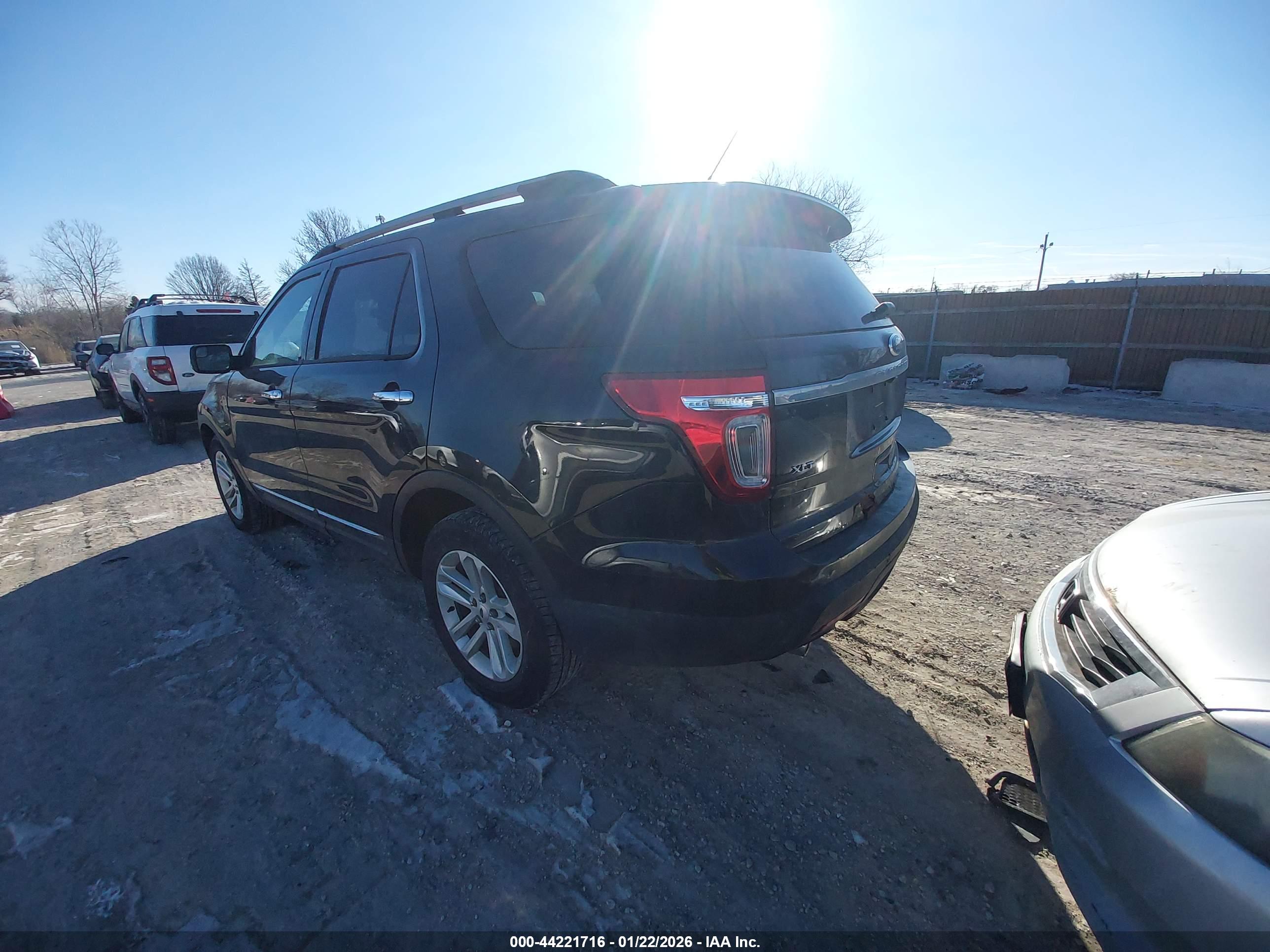 FORD EXPLORER image 3