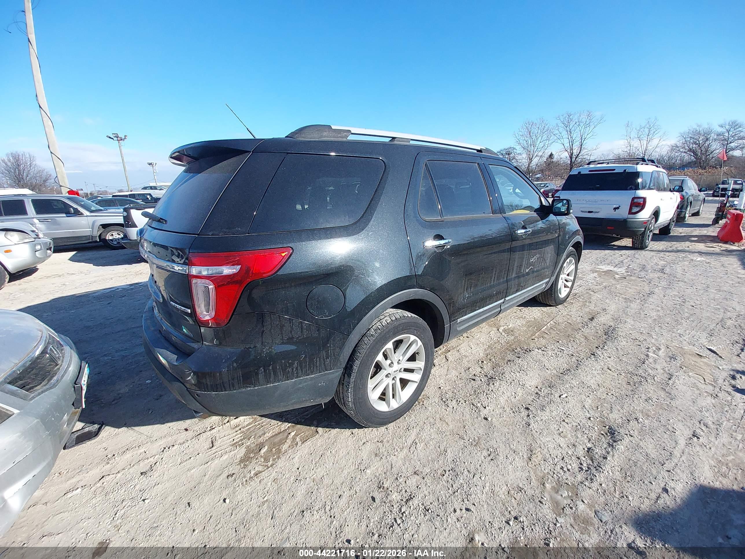 FORD EXPLORER image 4