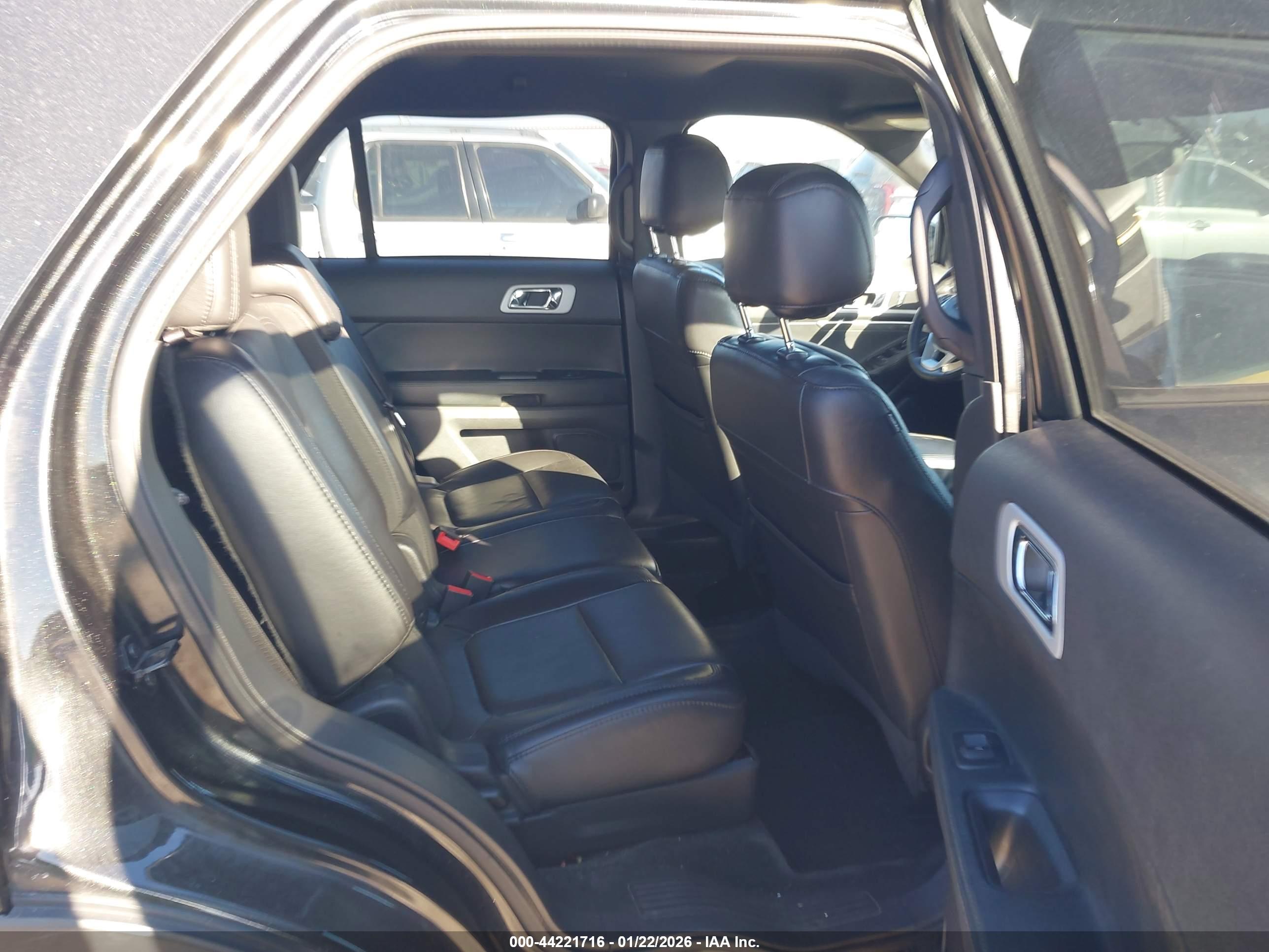 FORD EXPLORER image 8
