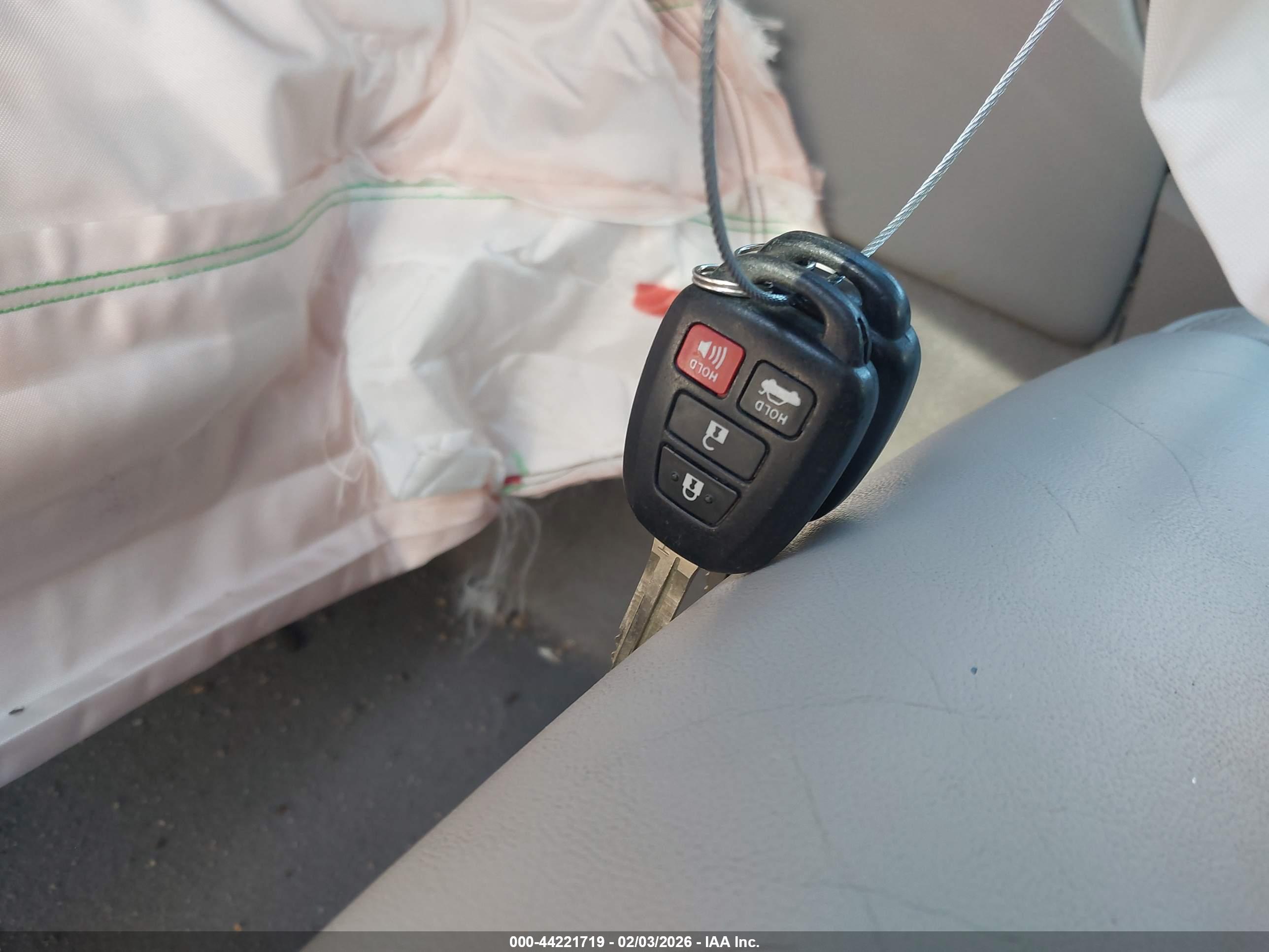 TOYOTA CAMRY image 11