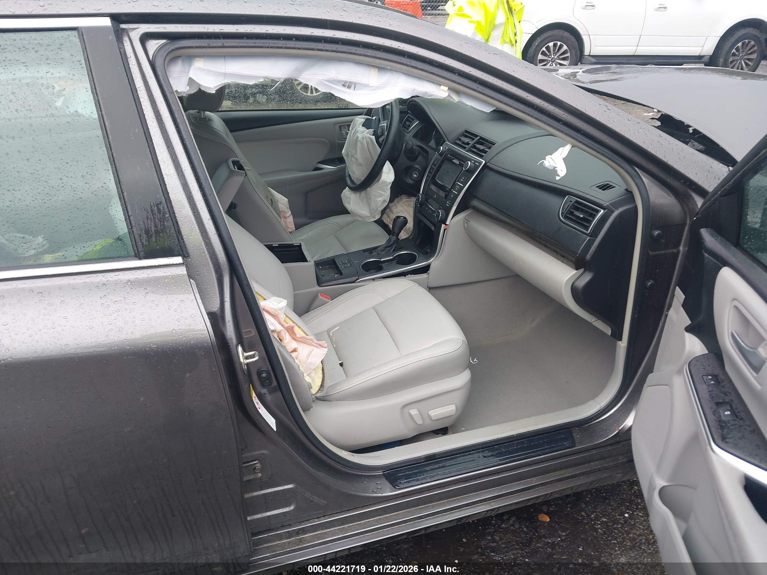 TOYOTA CAMRY image 5