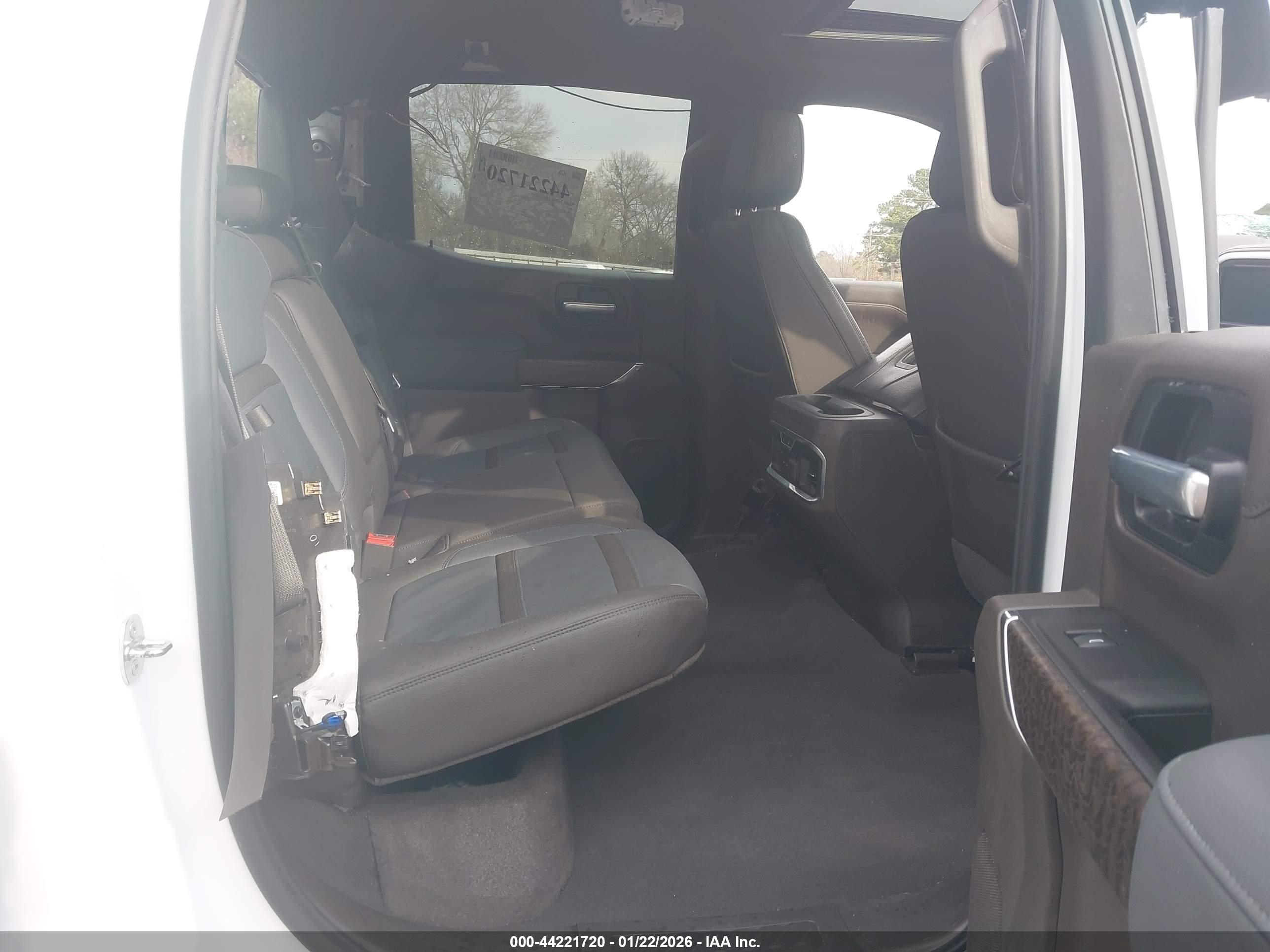GMC SIERRA image 8