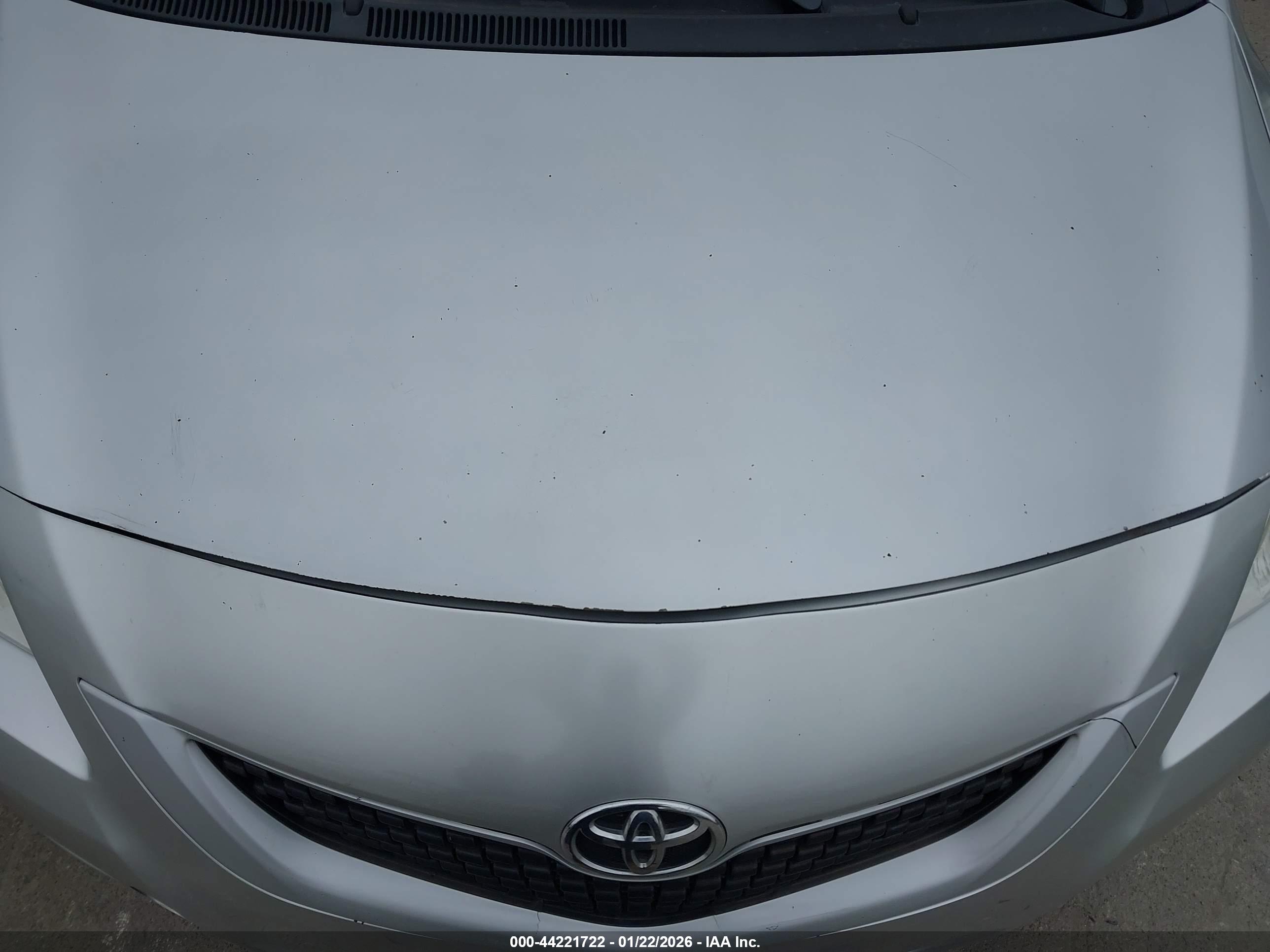 TOYOTA YARIS image 10