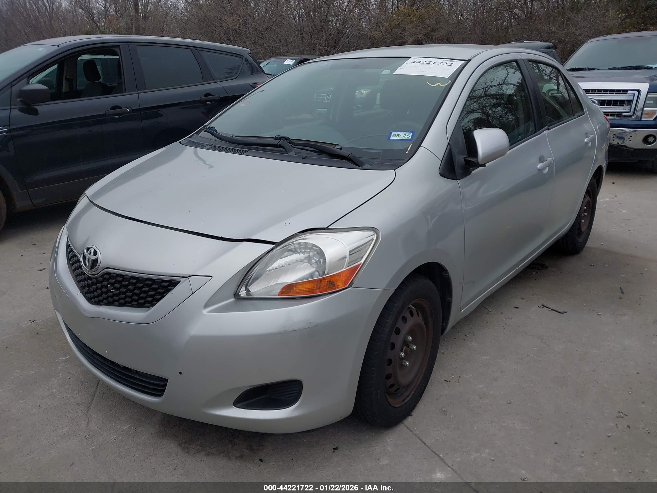 TOYOTA YARIS image 2