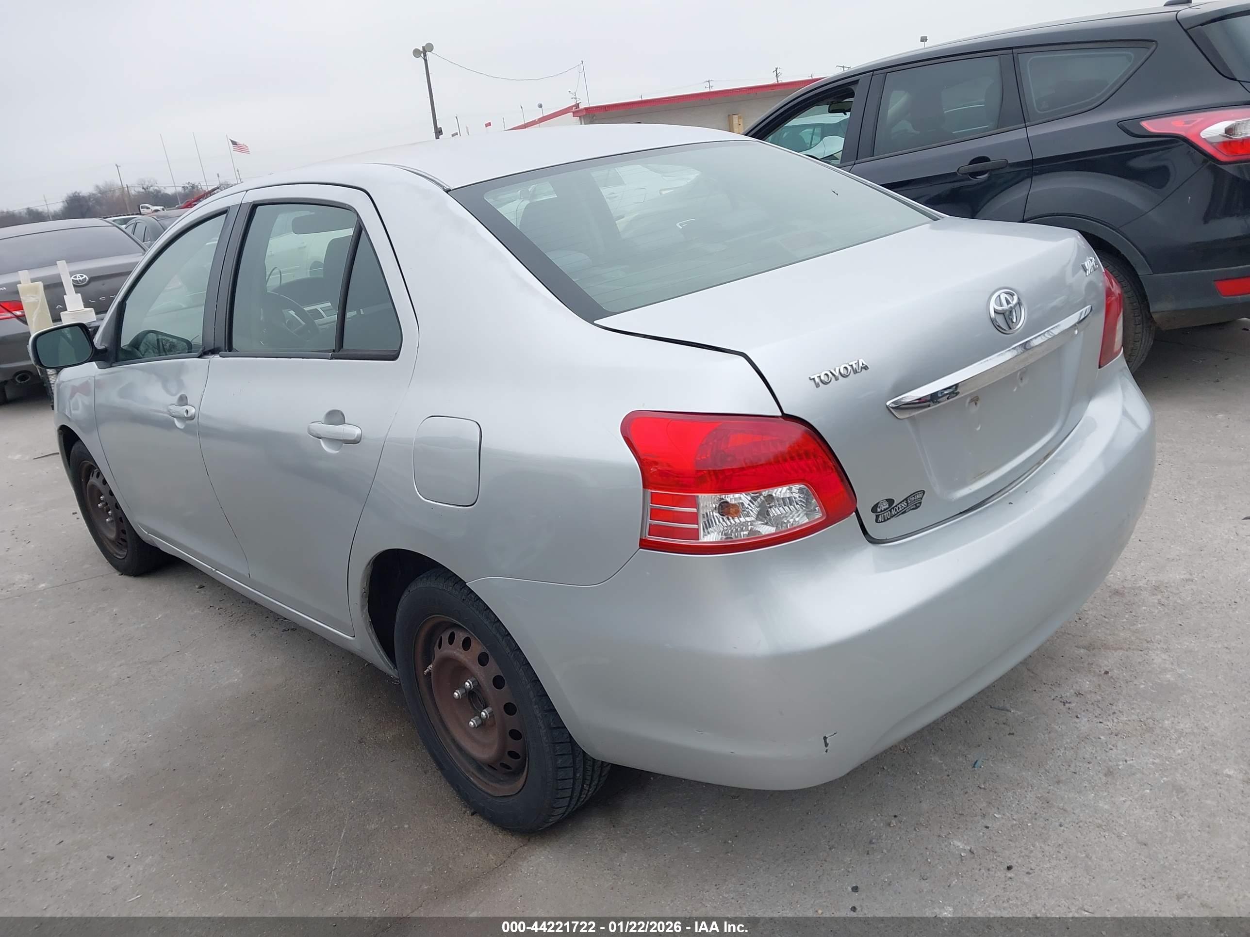 TOYOTA YARIS image 3