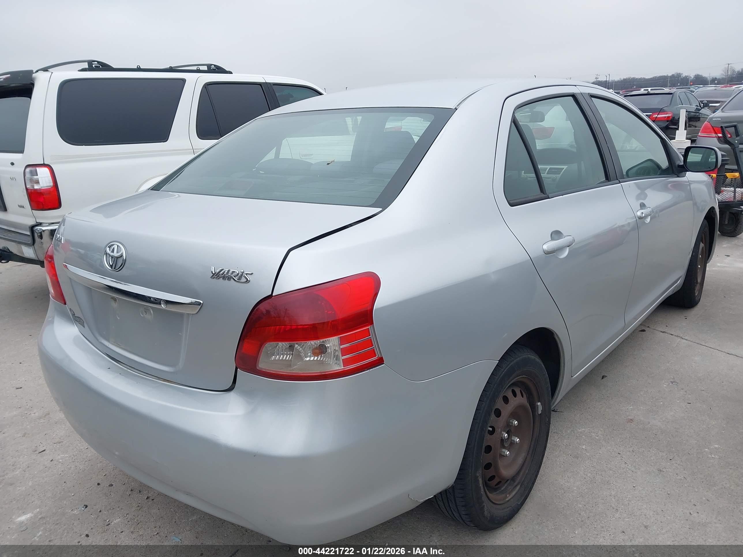 TOYOTA YARIS image 4