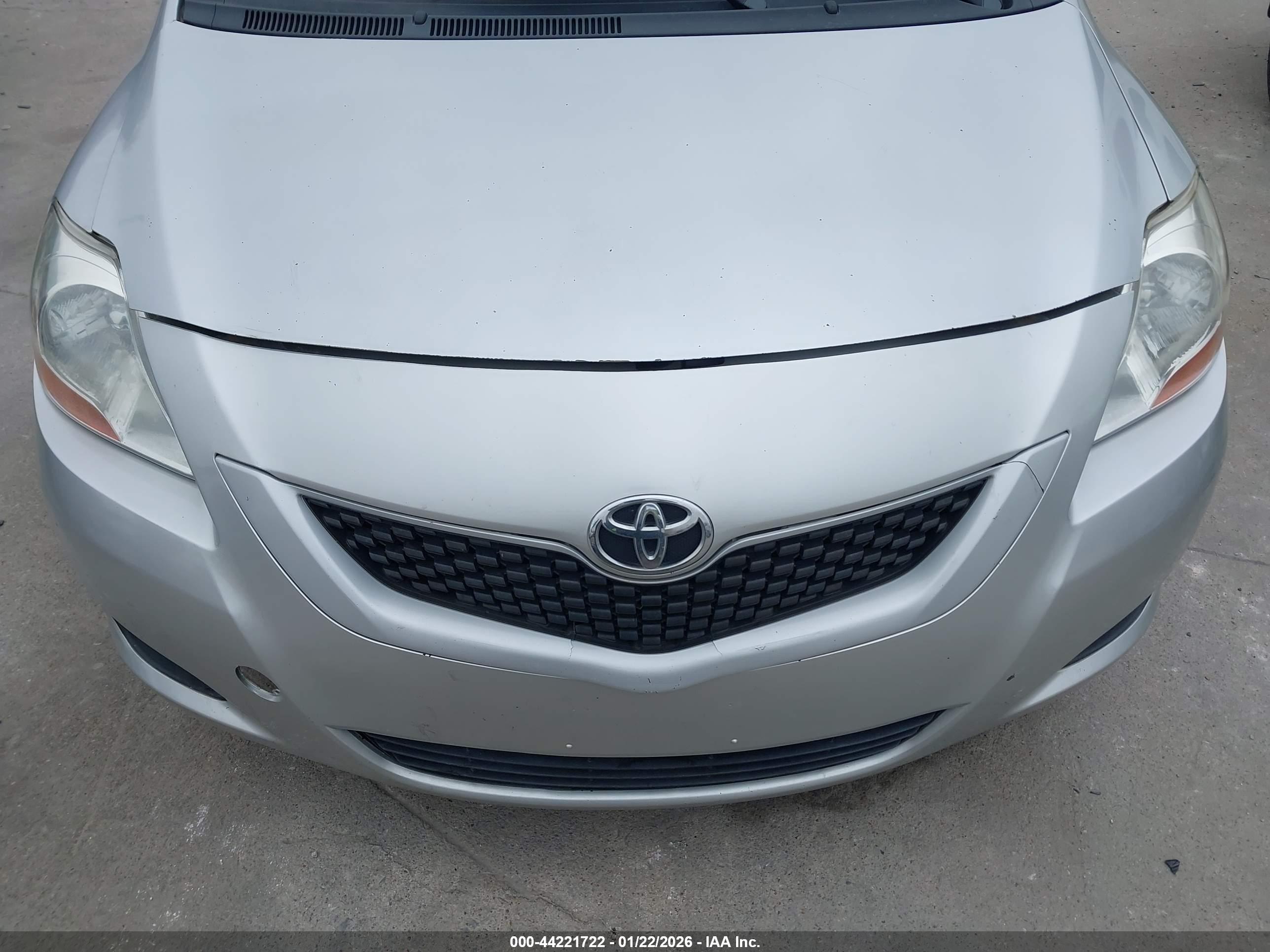 TOYOTA YARIS image 6