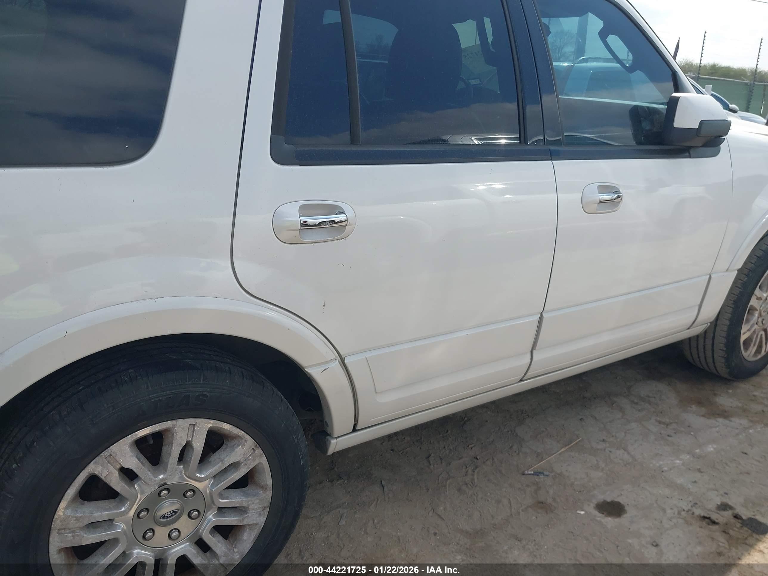 FORD EXPEDITION image 6