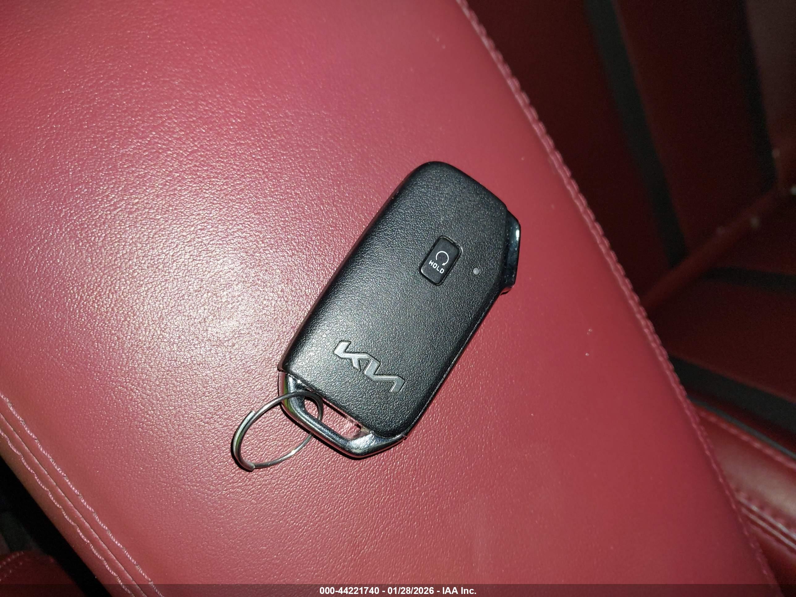 KIA K5 image 11