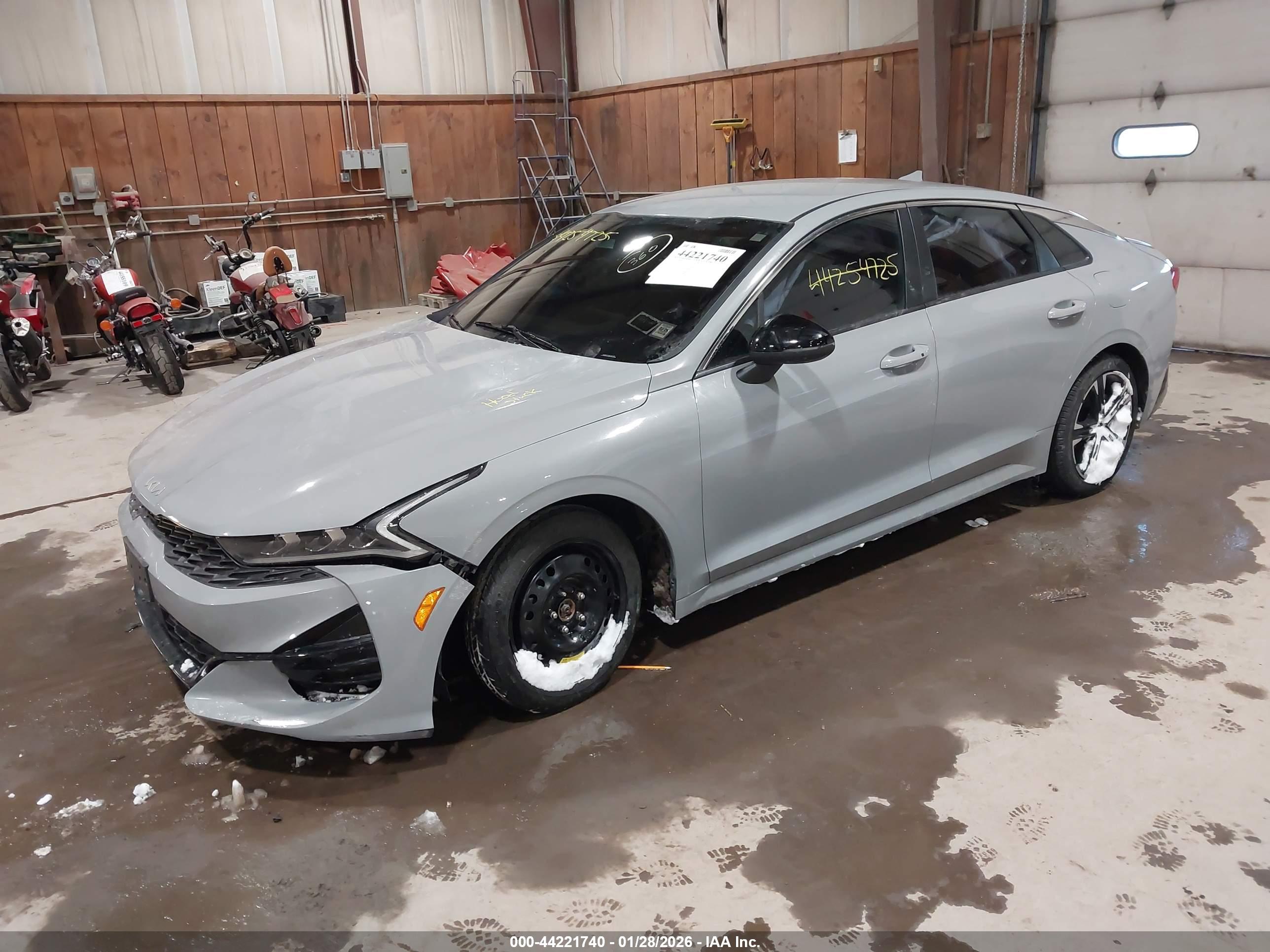 KIA K5 image 2